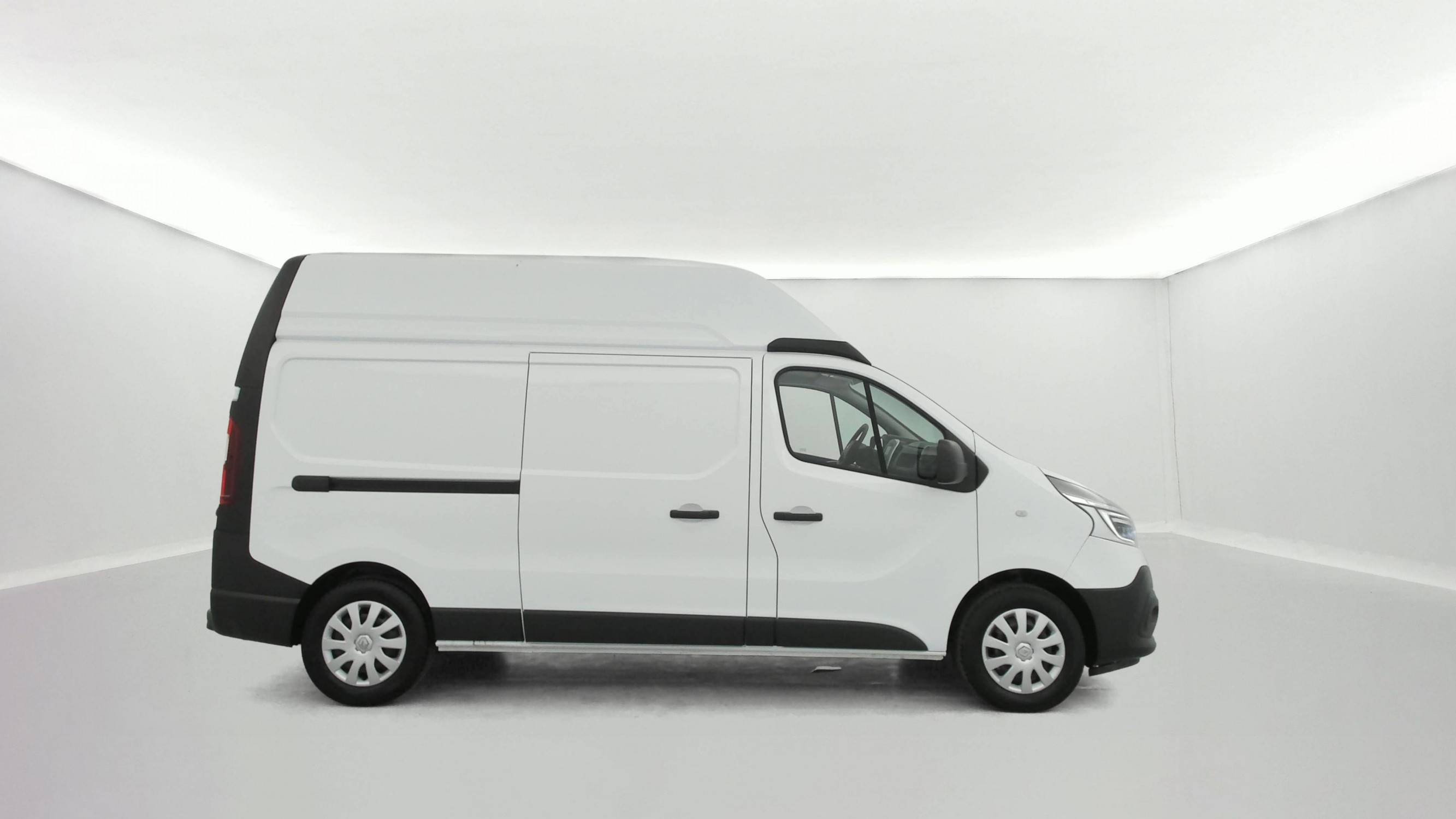 Vente en ligne Renault Trafic 3 Fourgon TRAFIC FGN L2H2 1200 KG DCI 145 ENERGY au prix de 23 870 €