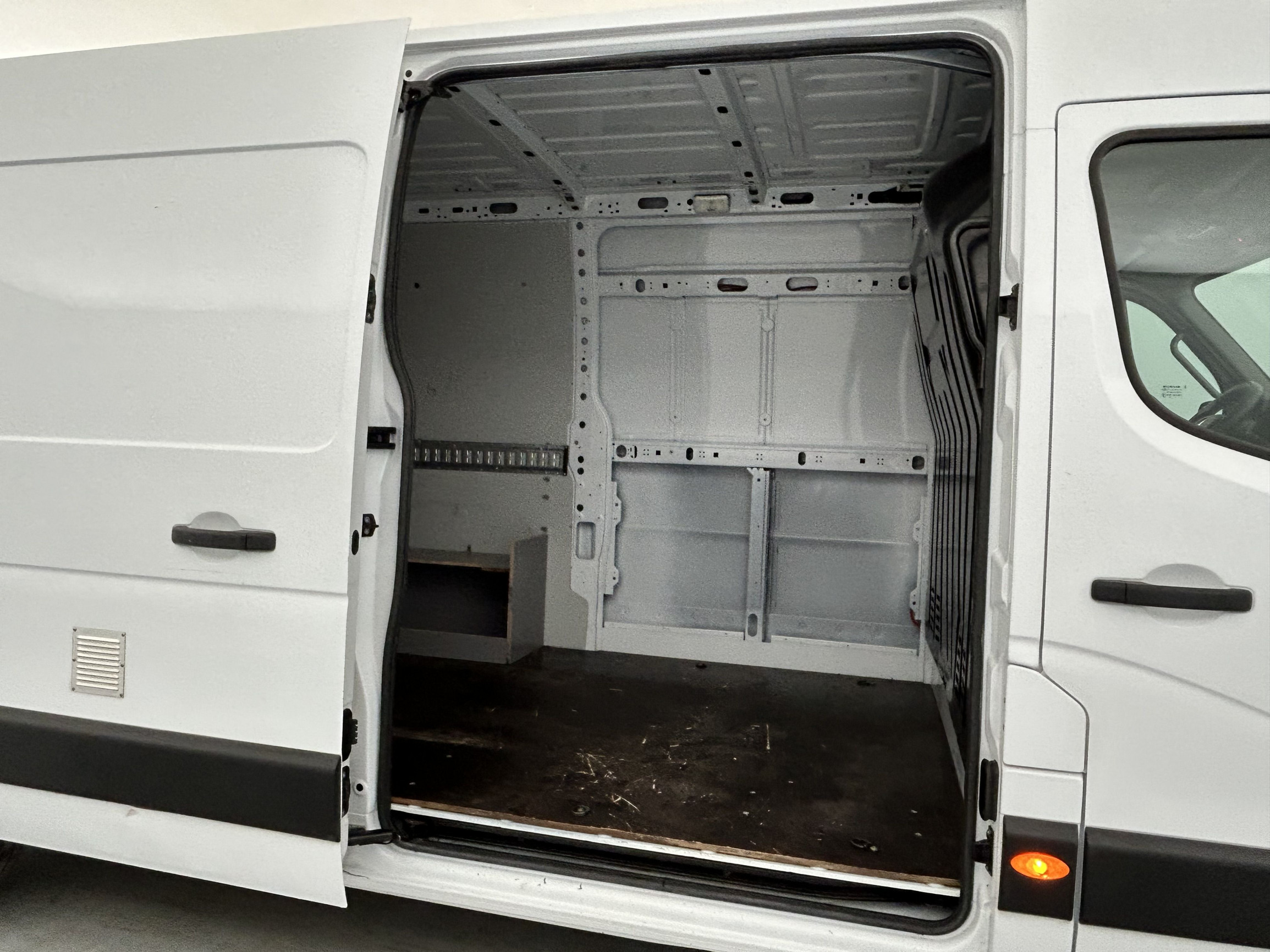 Vente en ligne Renault Master Fourgon MASTER FGN TRAC F3500 L3H2 DCI 135 au prix de 22 970 €