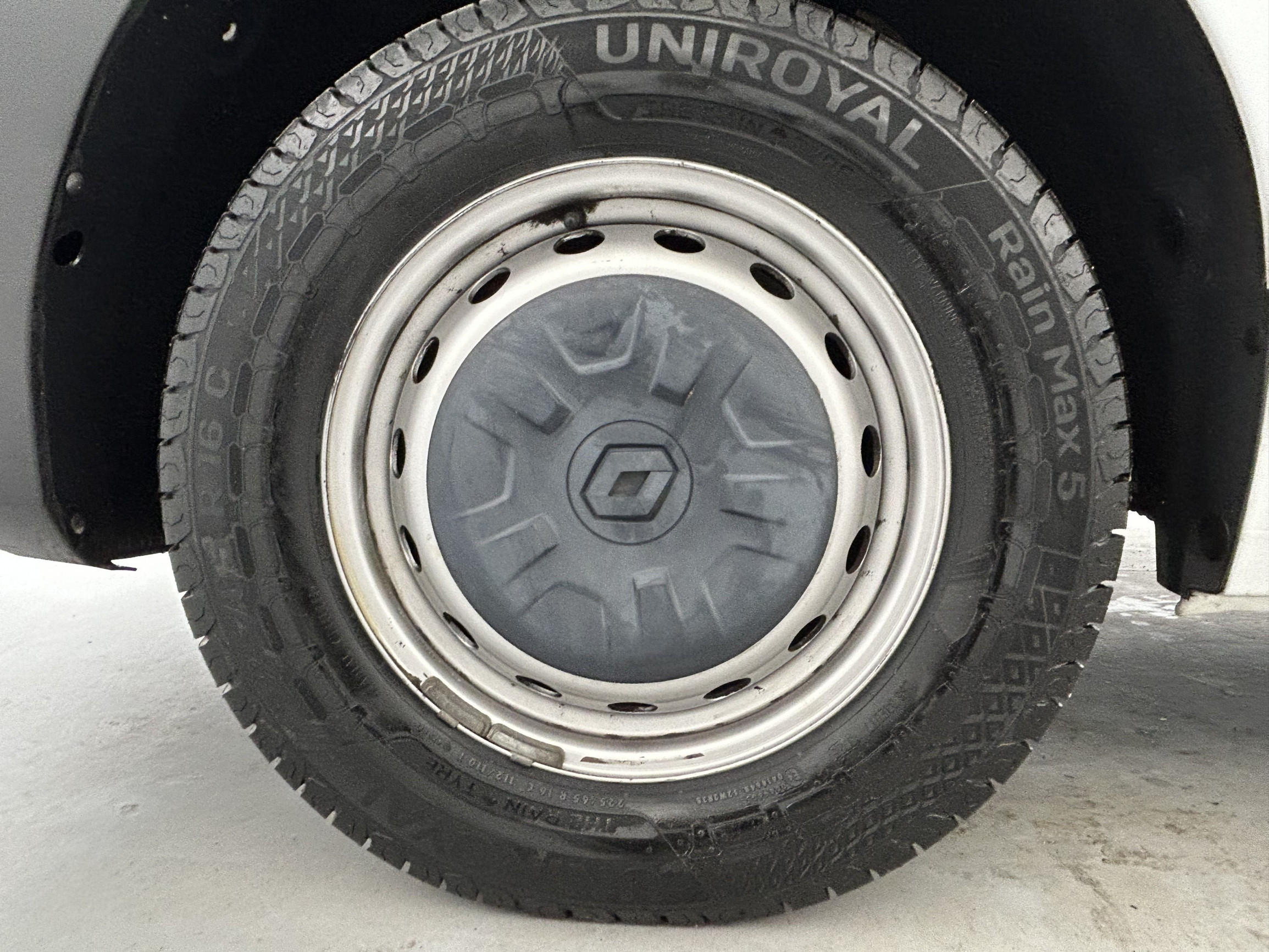 Vente en ligne Renault Master Fourgon MASTER FGN TRAC F3500 L3H2 DCI 135 au prix de 22 970 €