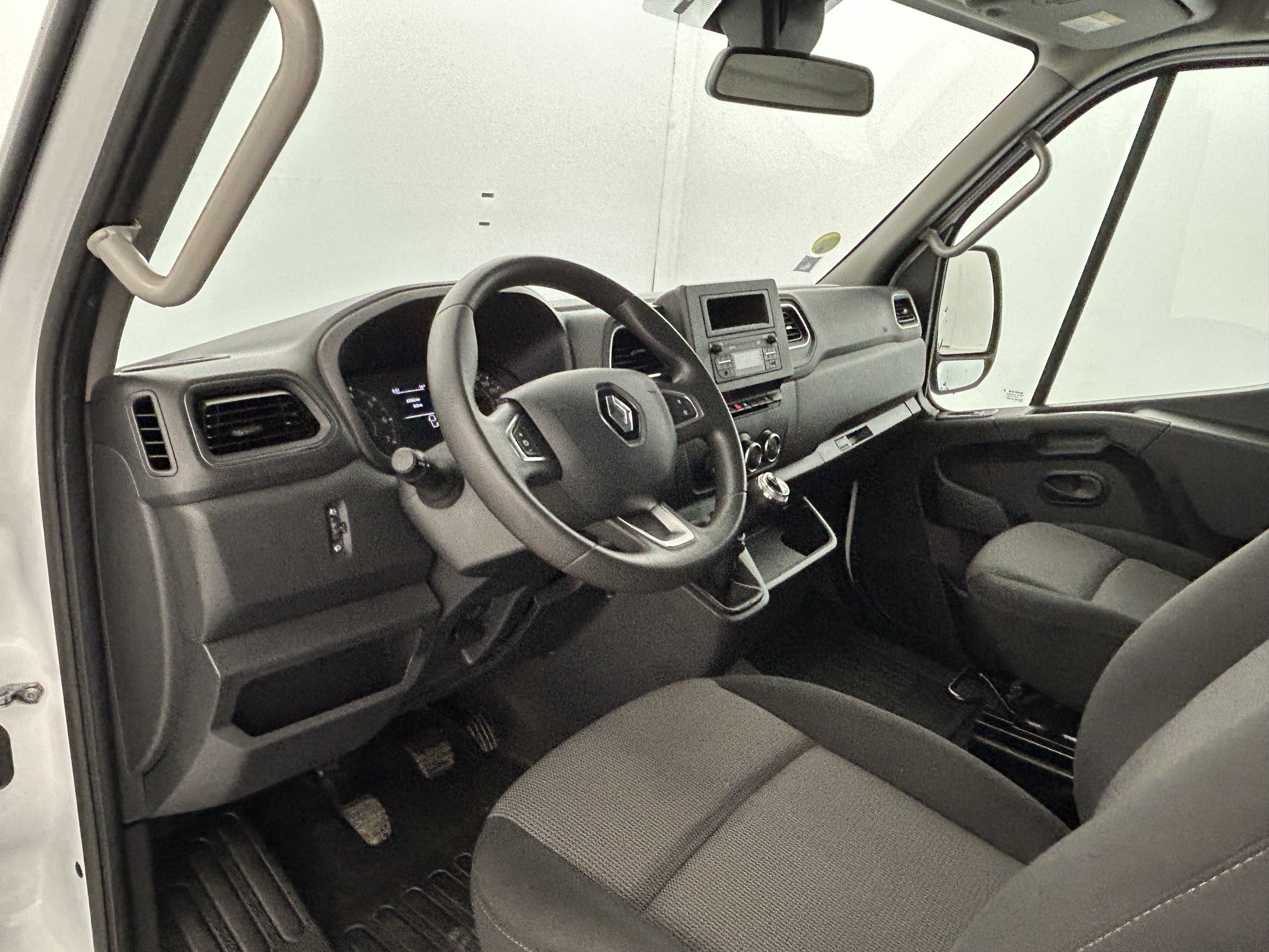 Vente en ligne Renault Master Fourgon MASTER FGN TRAC F3500 L3H2 DCI 135 au prix de 22 970 €