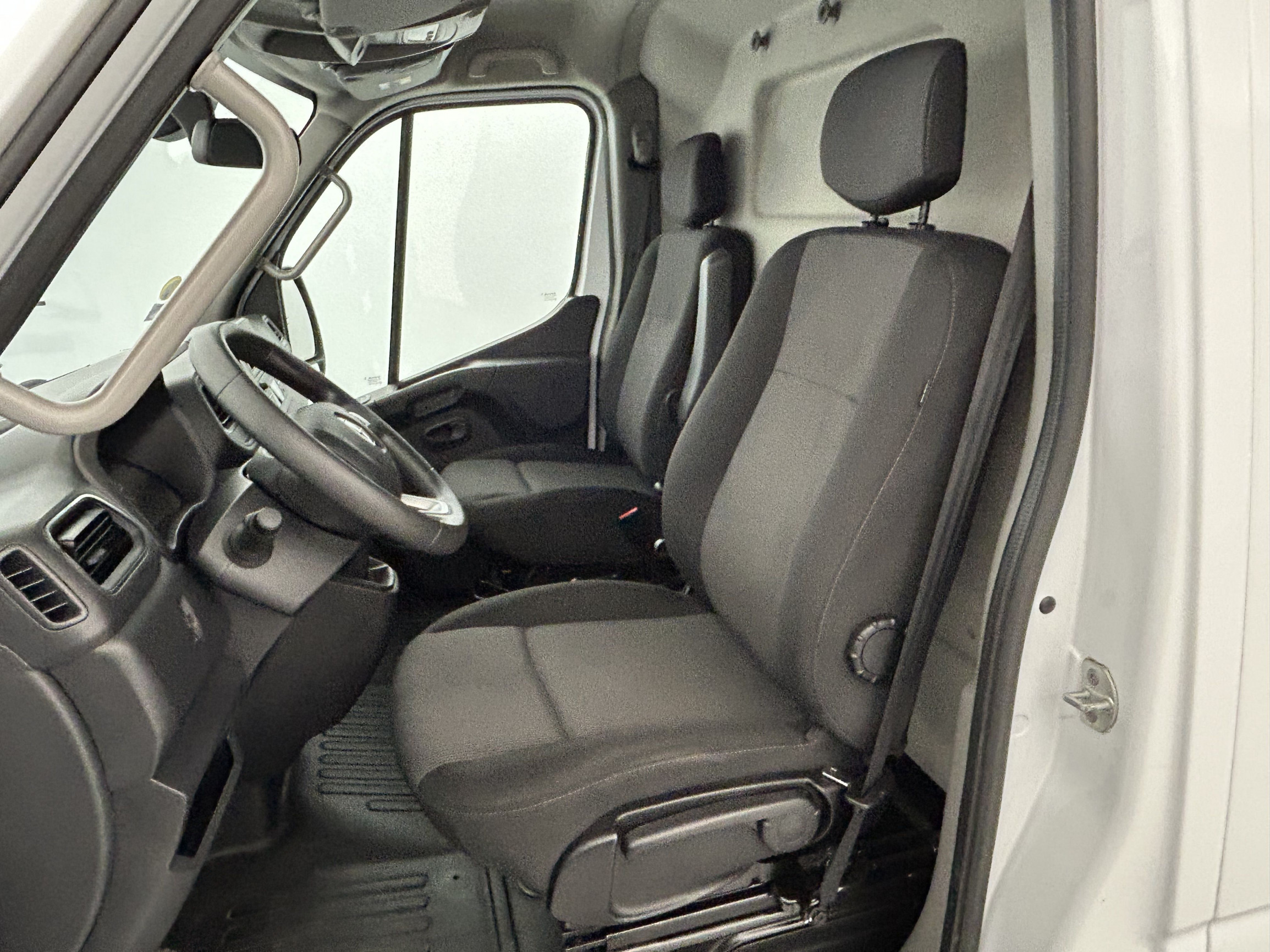 Vente en ligne Renault Master Fourgon MASTER FGN TRAC F3500 L3H2 DCI 135 au prix de 22 970 €