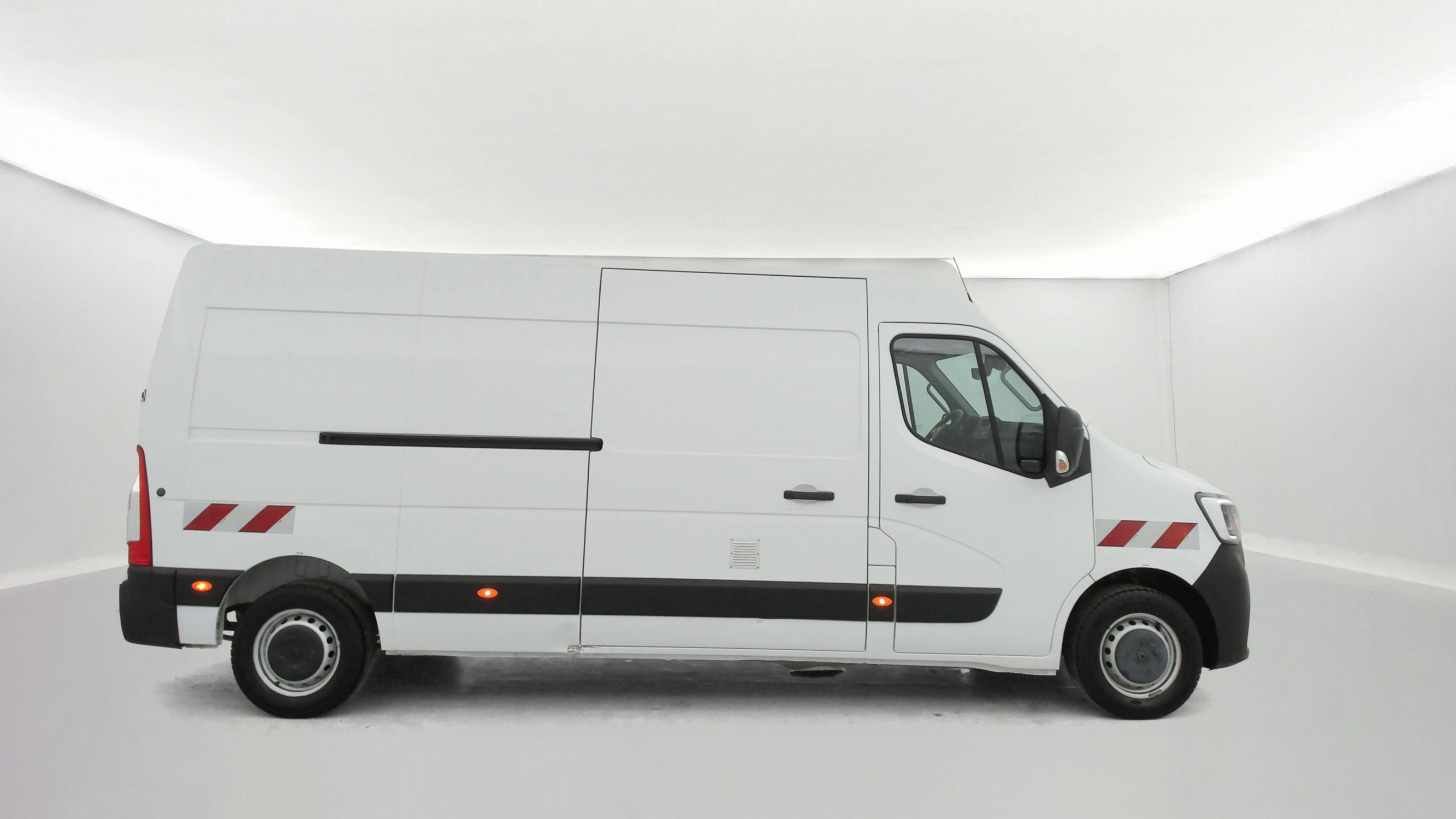 Vente en ligne Renault Master Fourgon MASTER FGN TRAC F3500 L3H2 DCI 135 au prix de 22 970 €