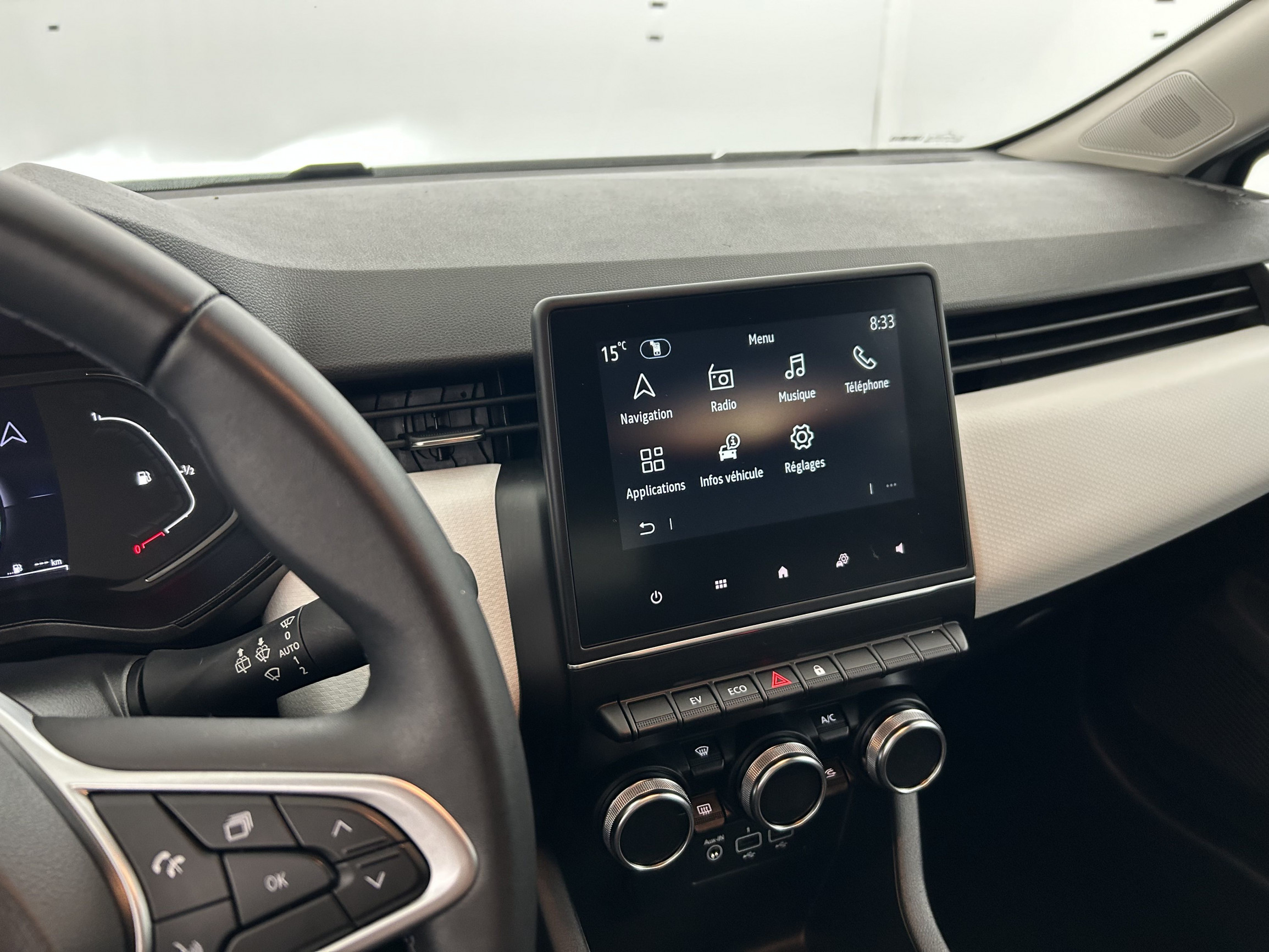 Vente en ligne Renault Clio 5 Clio E-Tech full hybrid 145 au prix de 15 970 €