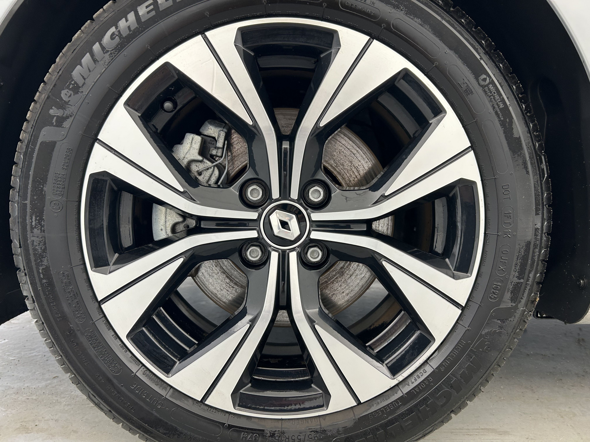 Vente en ligne Renault Clio 5 Clio E-Tech full hybrid 145 au prix de 15 970 €