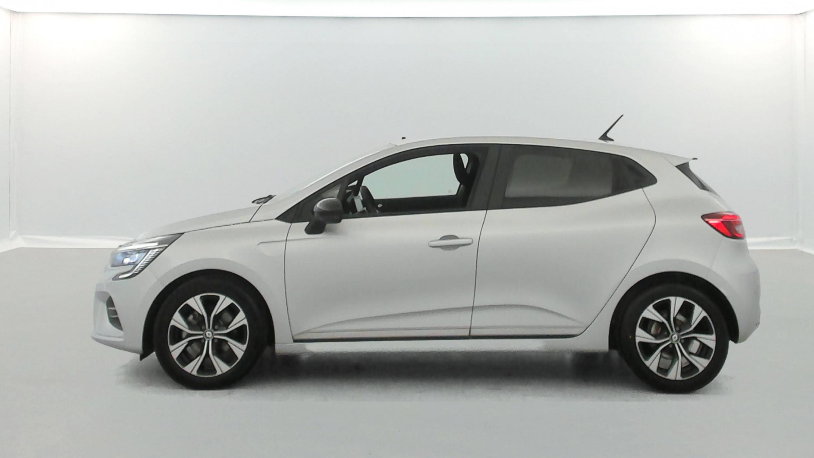 Vente en ligne Renault Clio 5 CLIO SOCIETE E-TECH FULL HYBRID 145 au prix de 16 590 €