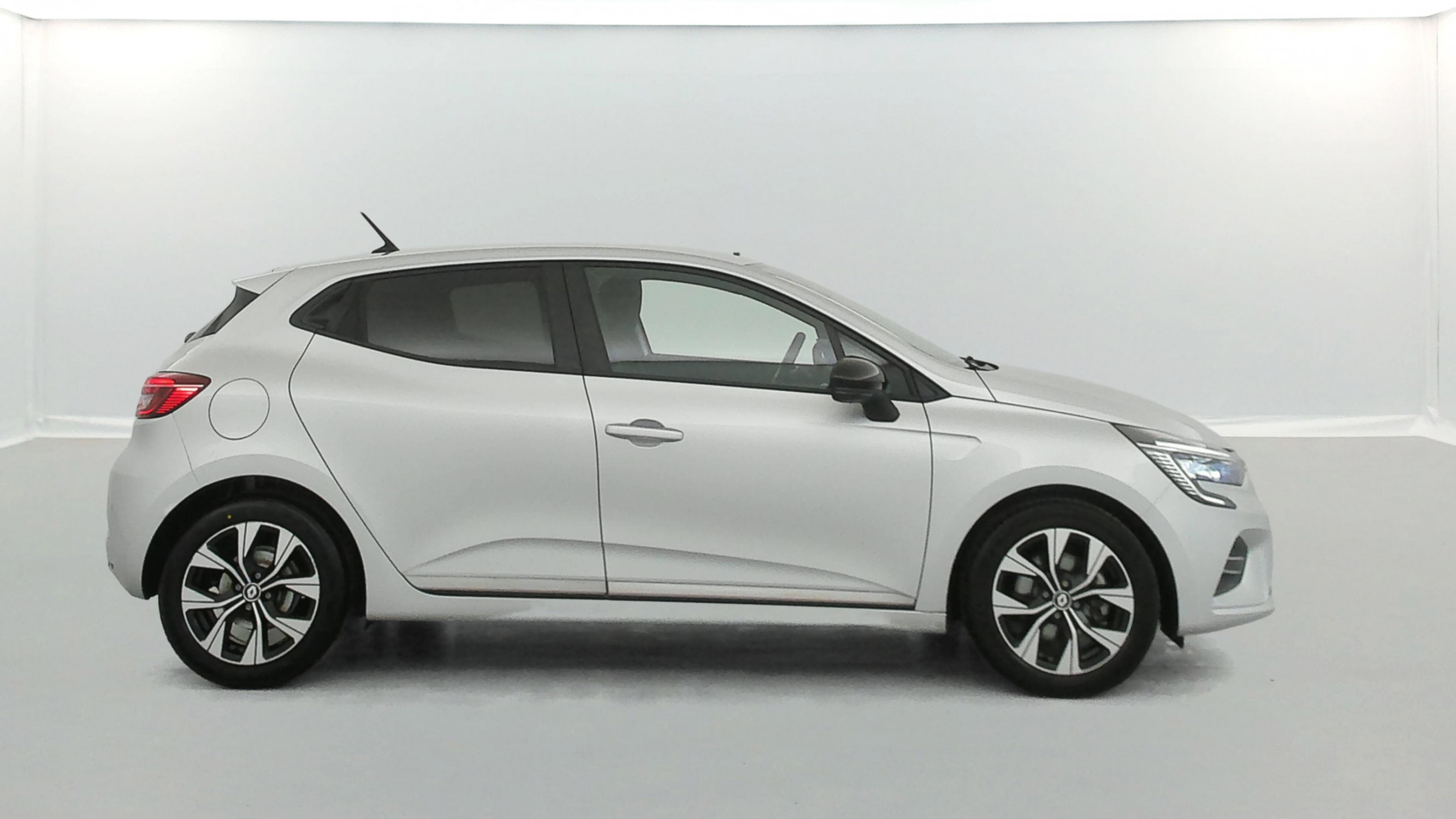 Vente en ligne Renault Clio 5 CLIO SOCIETE E-TECH FULL HYBRID 145 au prix de 16 590 €
