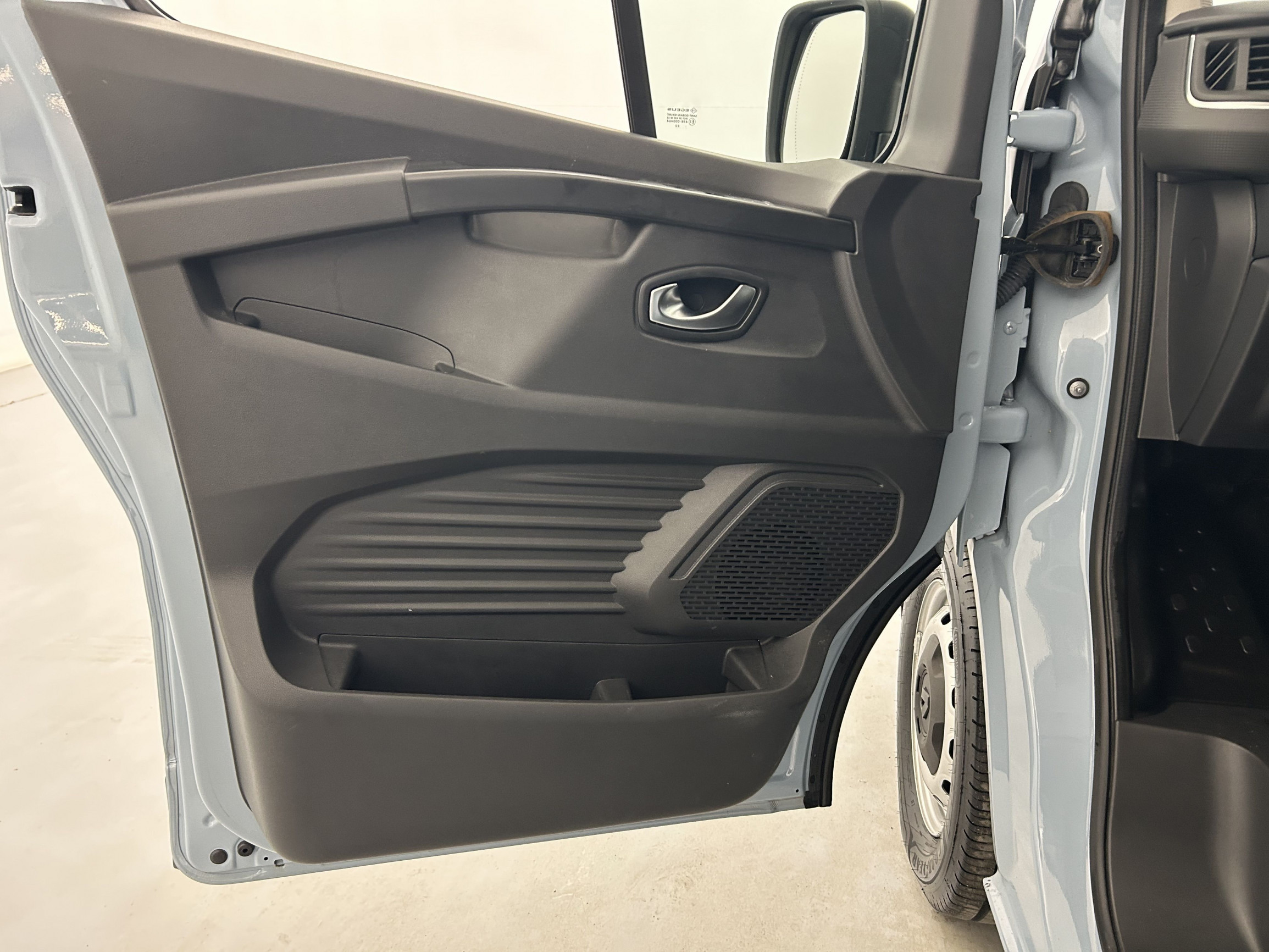 Vente en ligne Renault Trafic 3 Fourgon TRAFIC FGN L1H1 2800 KG BLUE DCI 150 au prix de 22 970 €