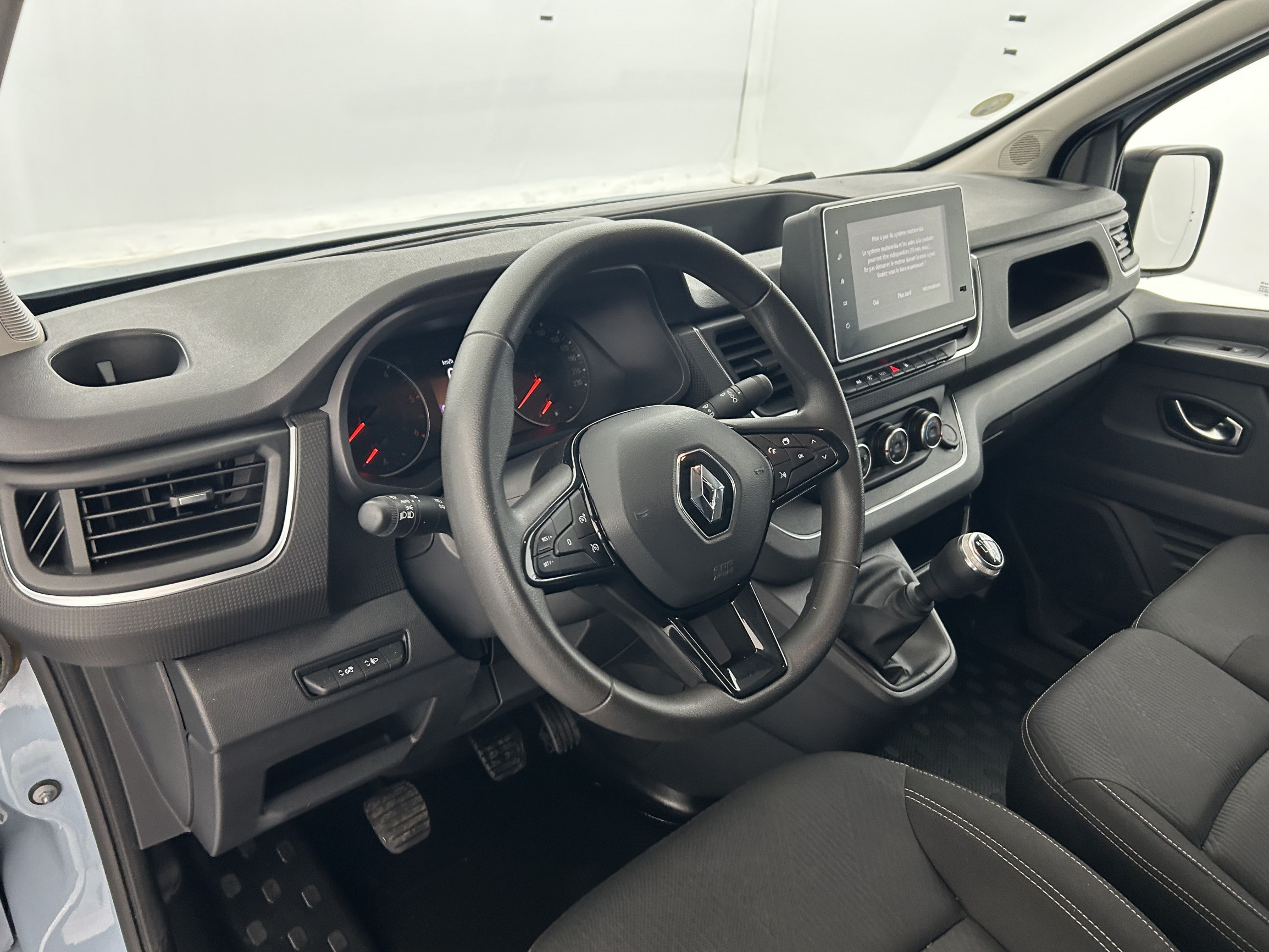 Vente en ligne Renault Trafic 3 Fourgon TRAFIC FGN L1H1 2800 KG BLUE DCI 150 au prix de 22 970 €