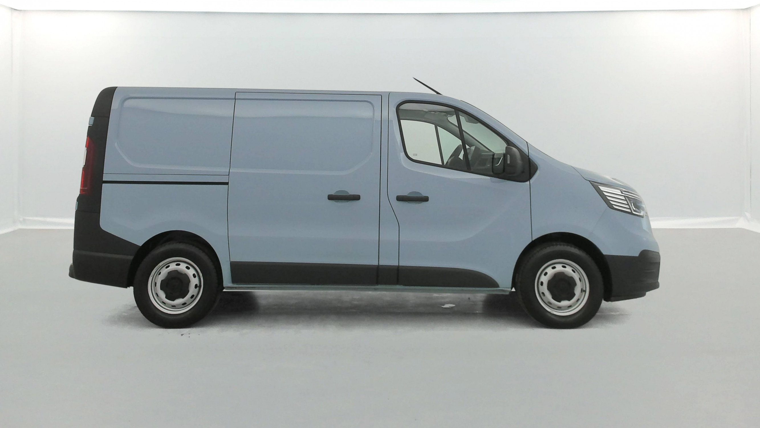 Vente en ligne Renault Trafic 3 Fourgon TRAFIC FGN L1H1 2800 KG BLUE DCI 150 au prix de 22 970 €