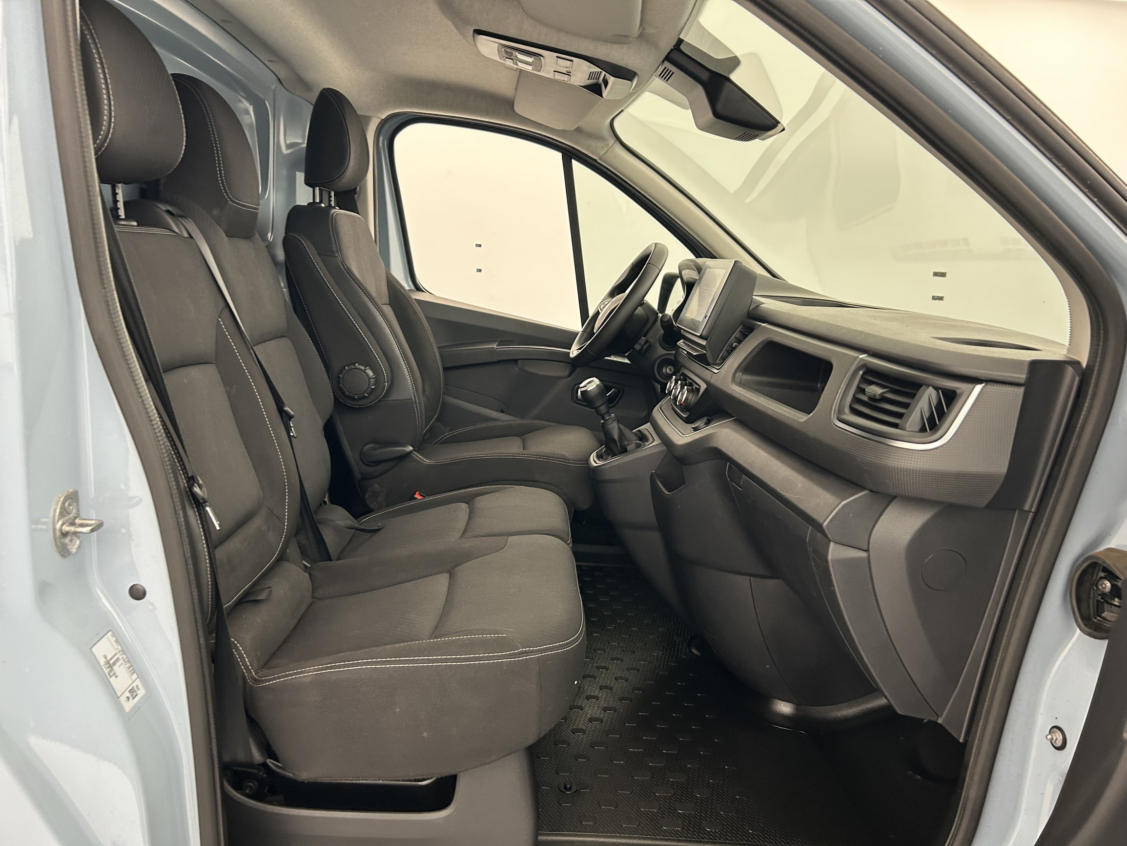 Vente en ligne Renault Trafic 3 Fourgon TRAFIC FGN L1H1 2800 KG BLUE DCI 150 au prix de 22 970 €