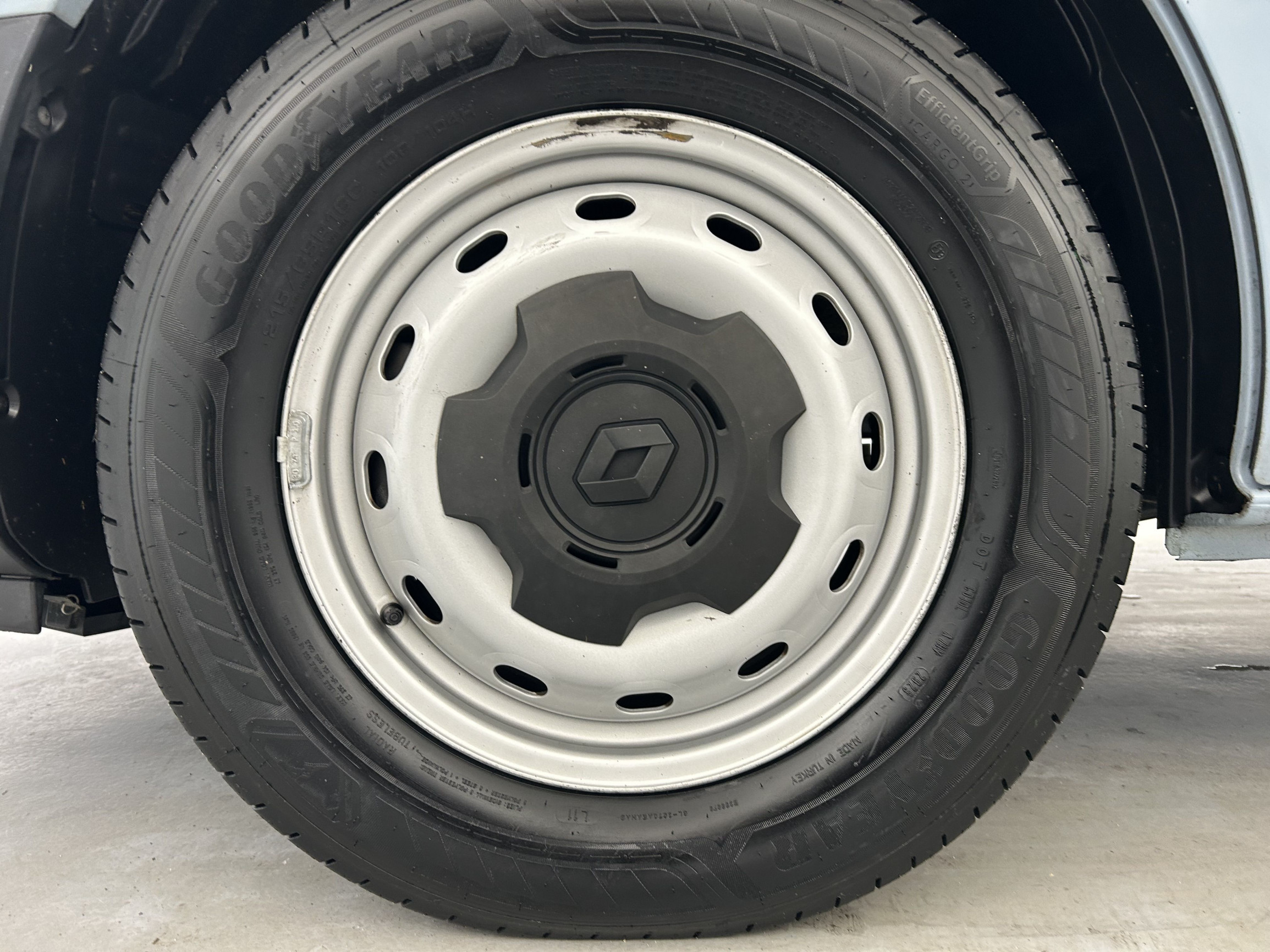 Vente en ligne Renault Trafic 3 Fourgon TRAFIC FGN L1H1 2800 KG BLUE DCI 150 au prix de 22 970 €