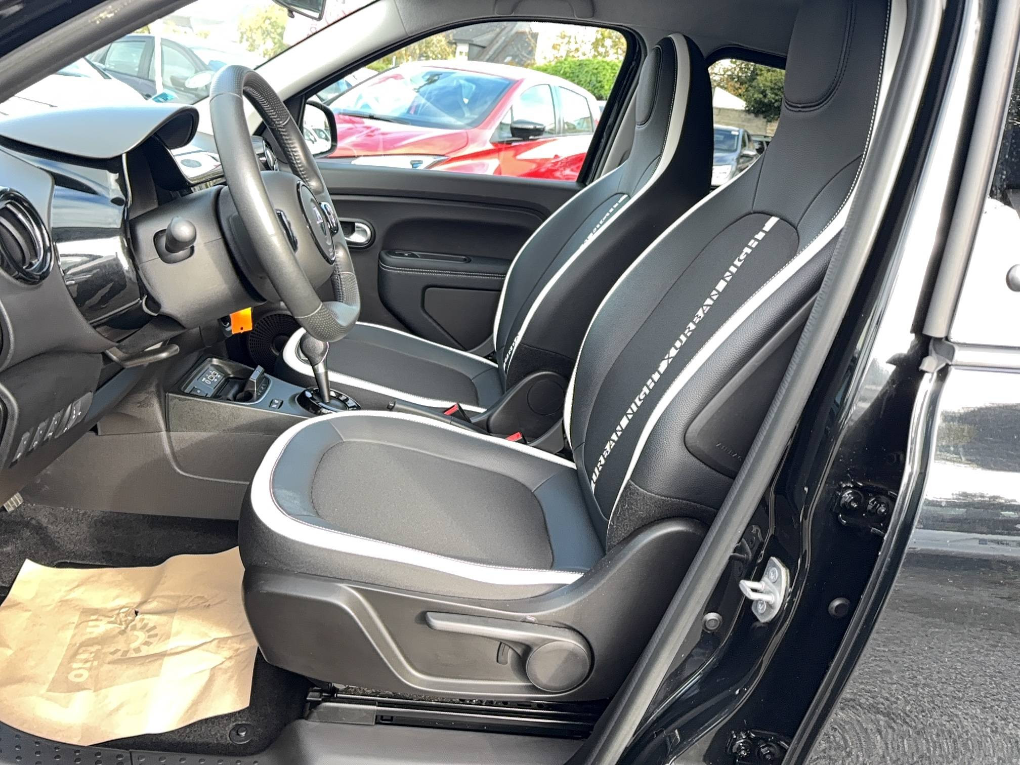 Vente en ligne Renault Twingo Electrique Twingo III E-Tech au prix de 14 190 €