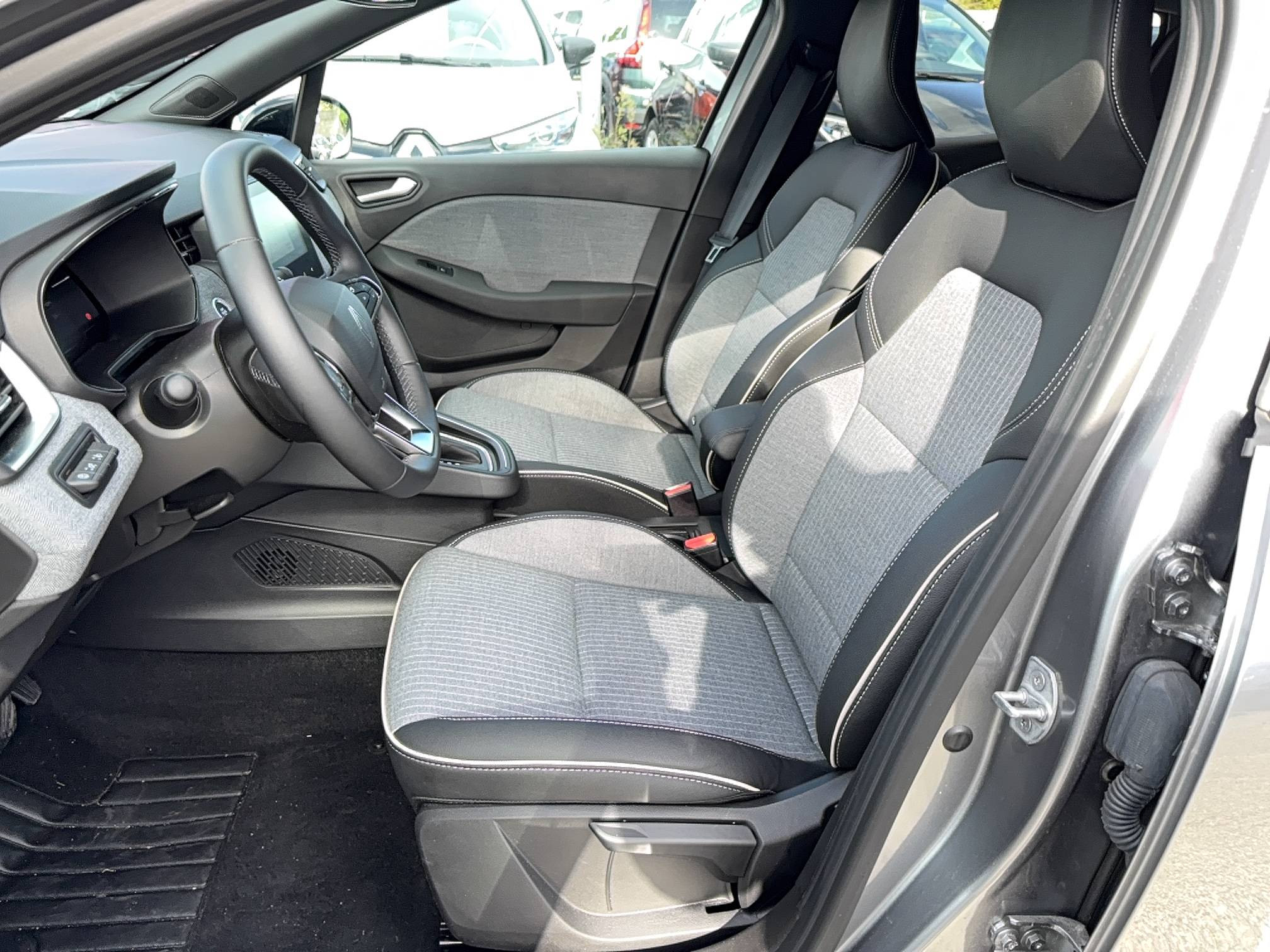 Vente en ligne Renault Clio 5 Clio E-Tech full hybrid 145 ch GSR2 au prix de 22 290 €