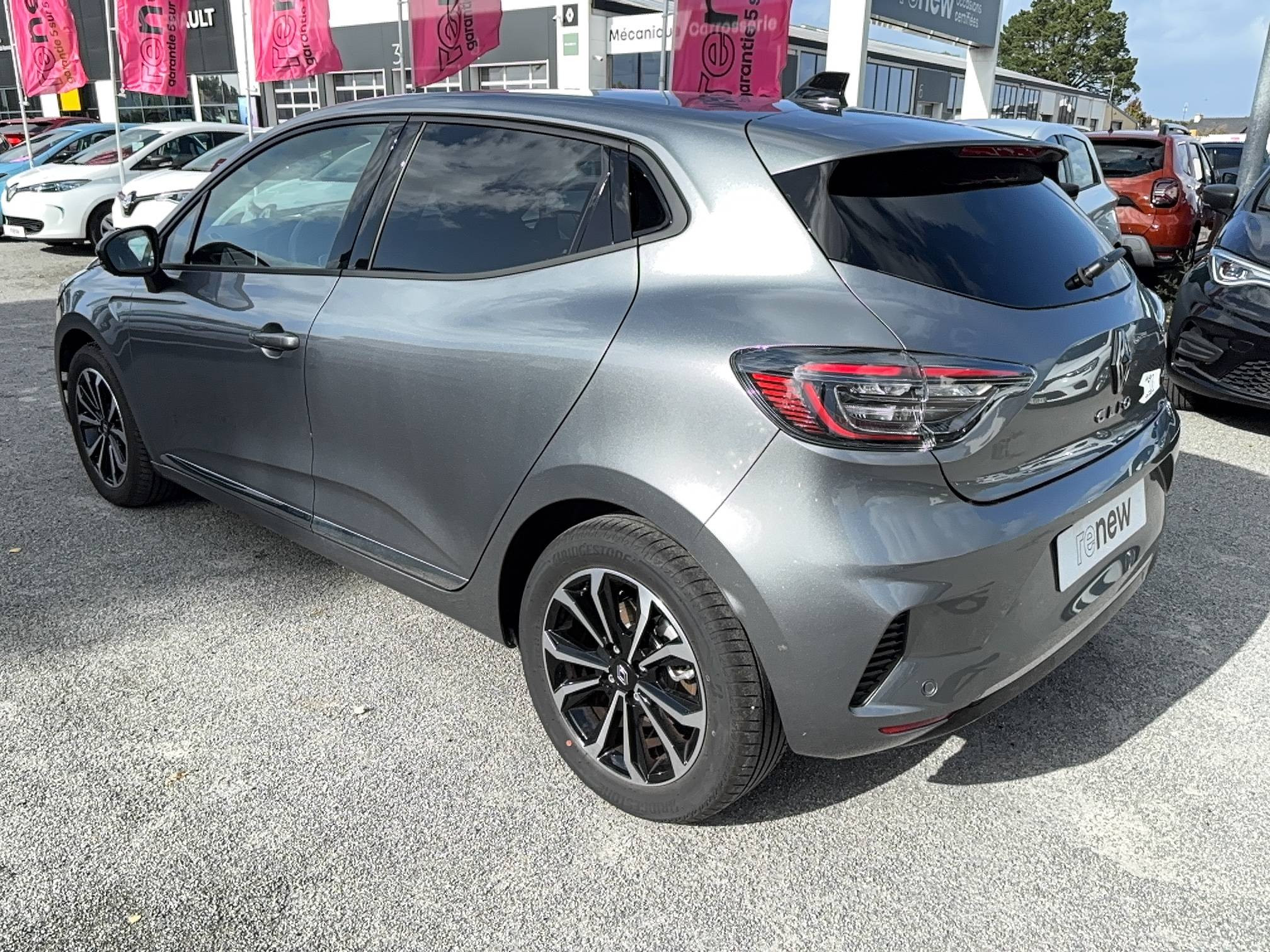 Vente en ligne Renault Clio 5 Clio E-Tech full hybrid 145 ch GSR2 au prix de 22 290 €