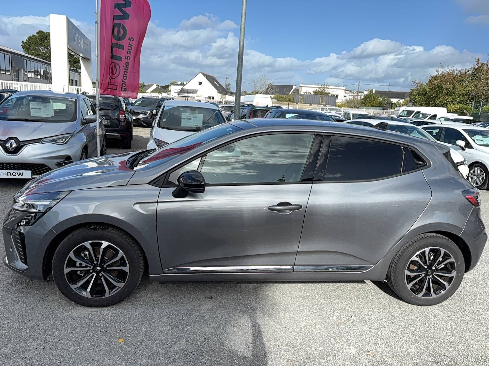 Vente en ligne Renault Clio 5 Clio E-Tech full hybrid 145 ch GSR2 au prix de 22 290 €