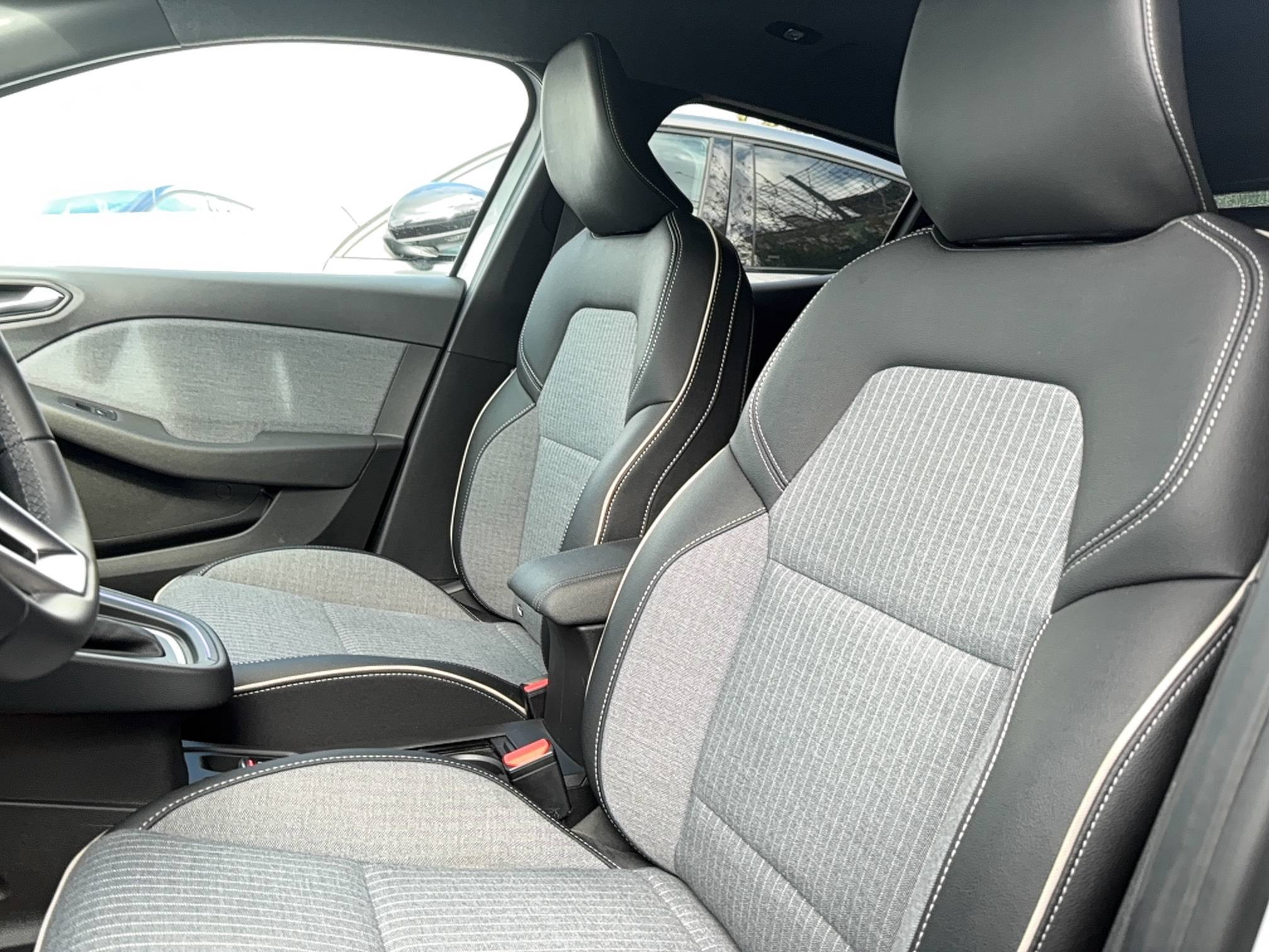 Vente en ligne Renault Clio 5 Clio E-Tech full hybrid 145 ch GSR2 au prix de 20 990 €