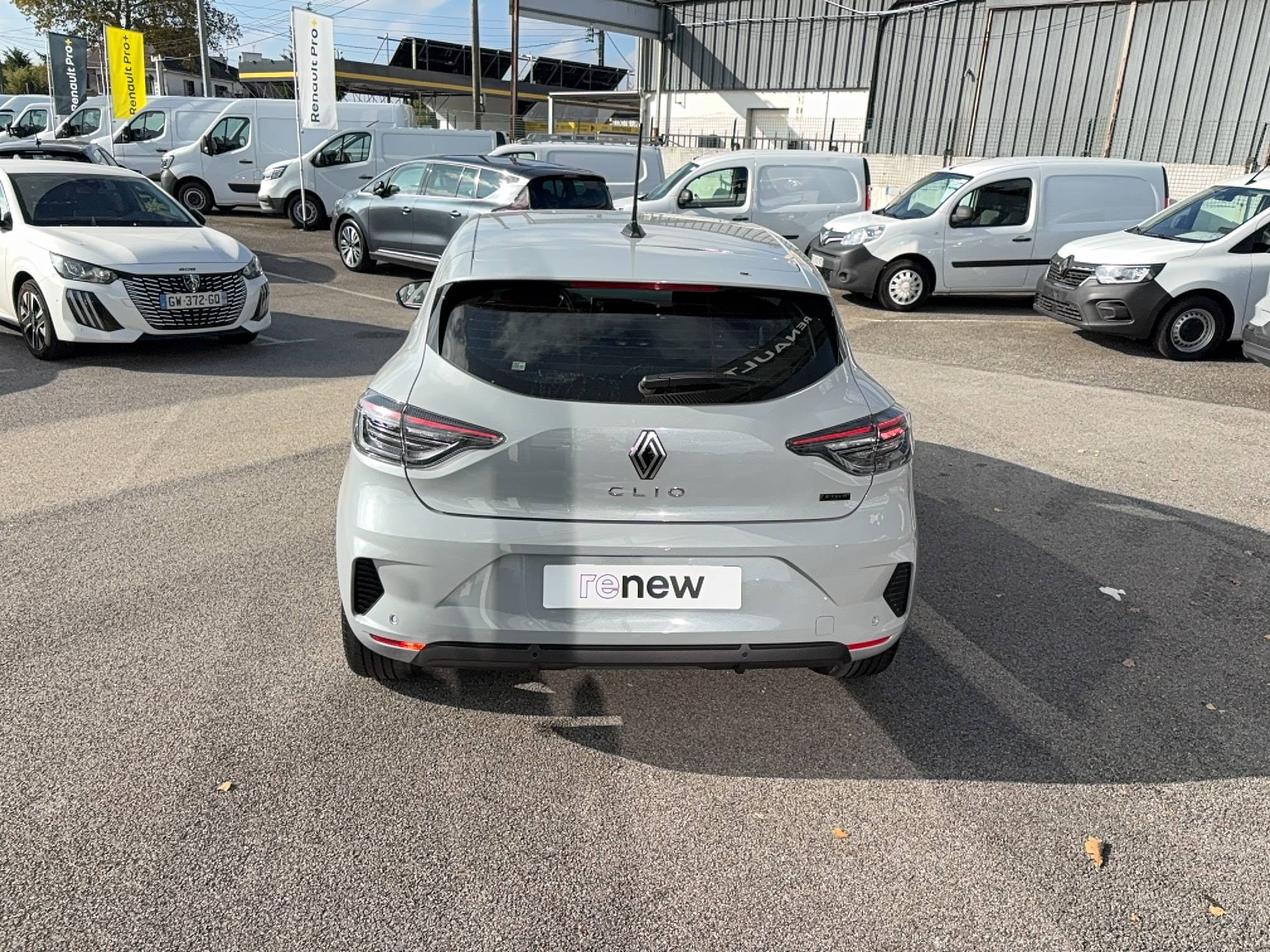 Vente en ligne Renault Clio 5 Clio E-Tech full hybrid 145 ch GSR2 au prix de 20 390 €