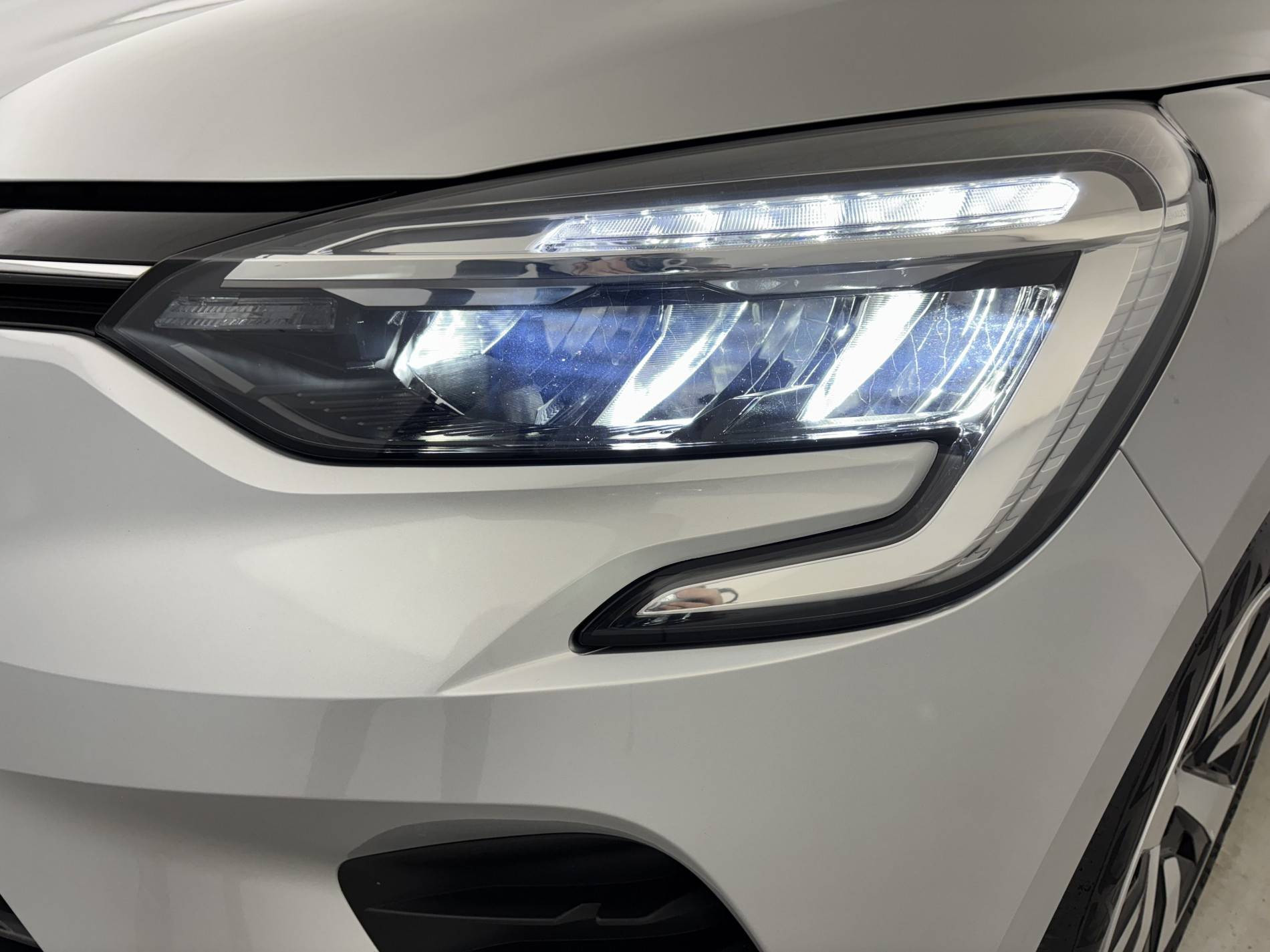 Vente en ligne Renault Clio 5 Clio TCe 90 au prix de 13 970 €