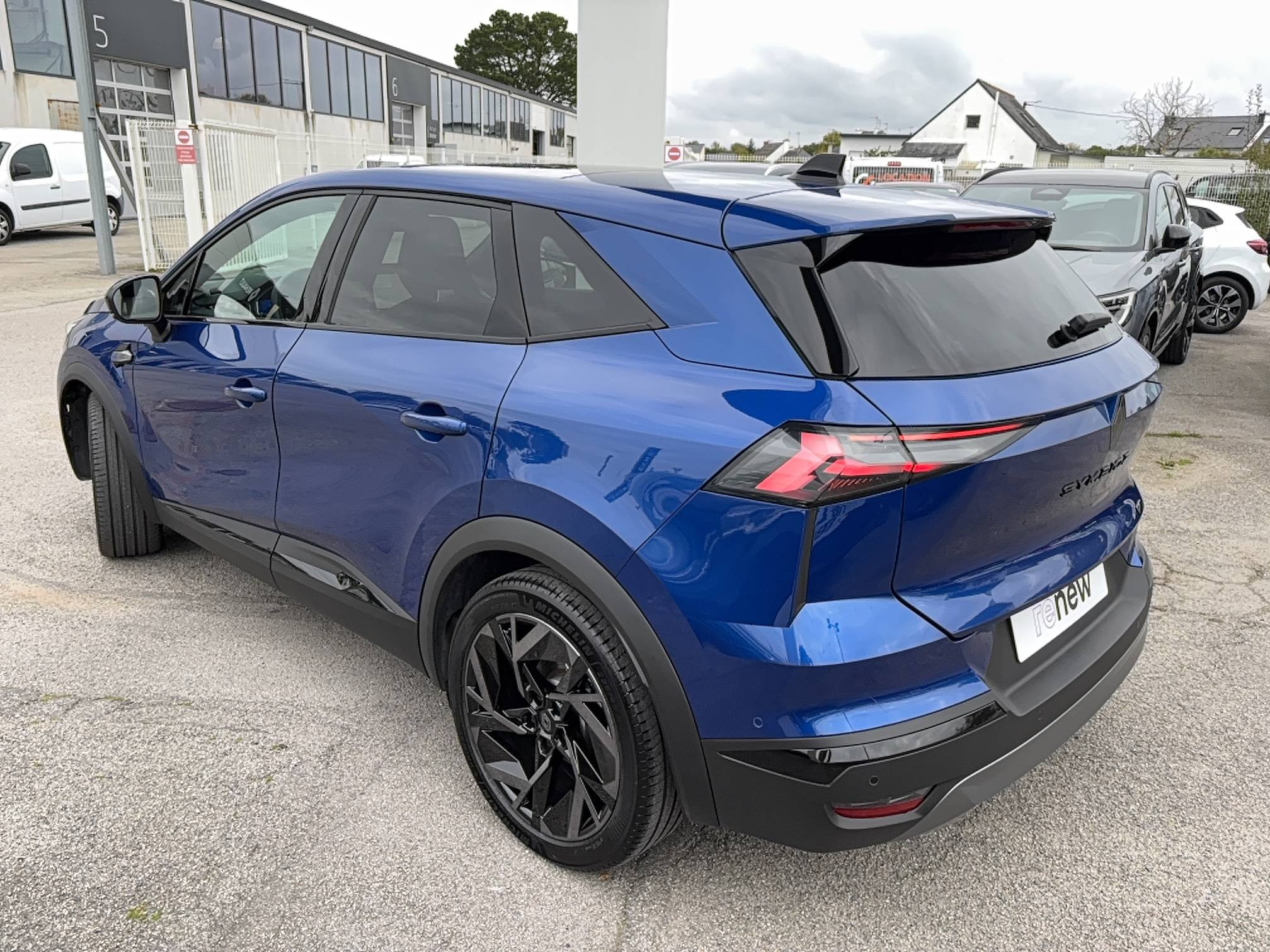 Vente en ligne Renault Symbioz  E-Tech full hybrid 145 au prix de 30 590 €