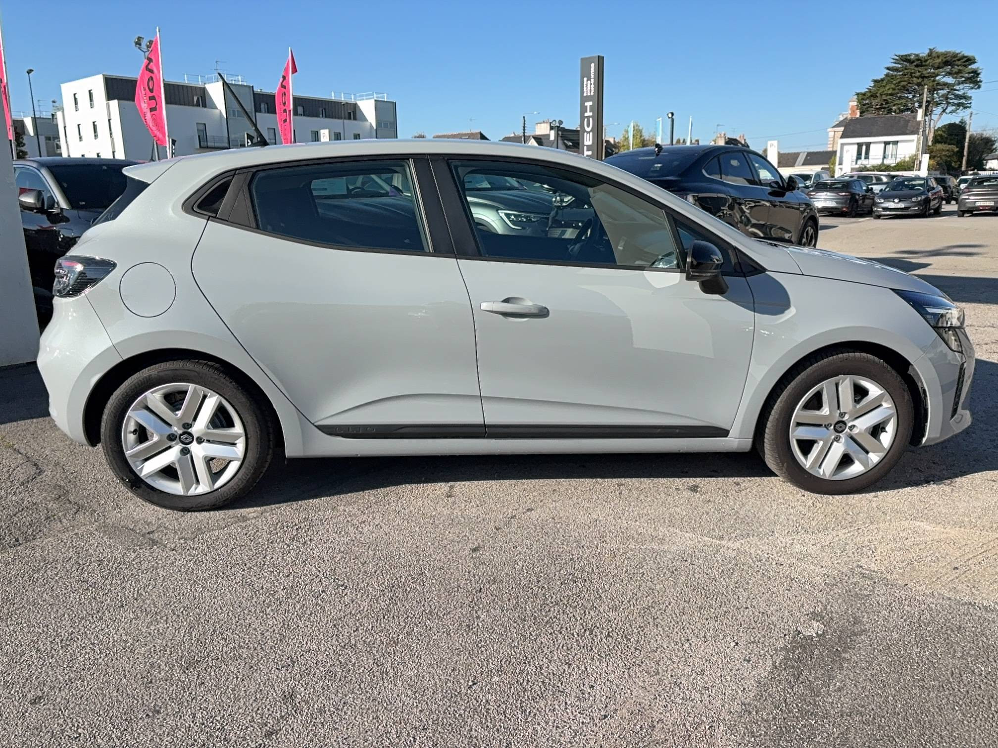 Vente en ligne Renault Clio 5 Clio E-Tech full hybrid 145 ch GSR2 au prix de 20 790 €