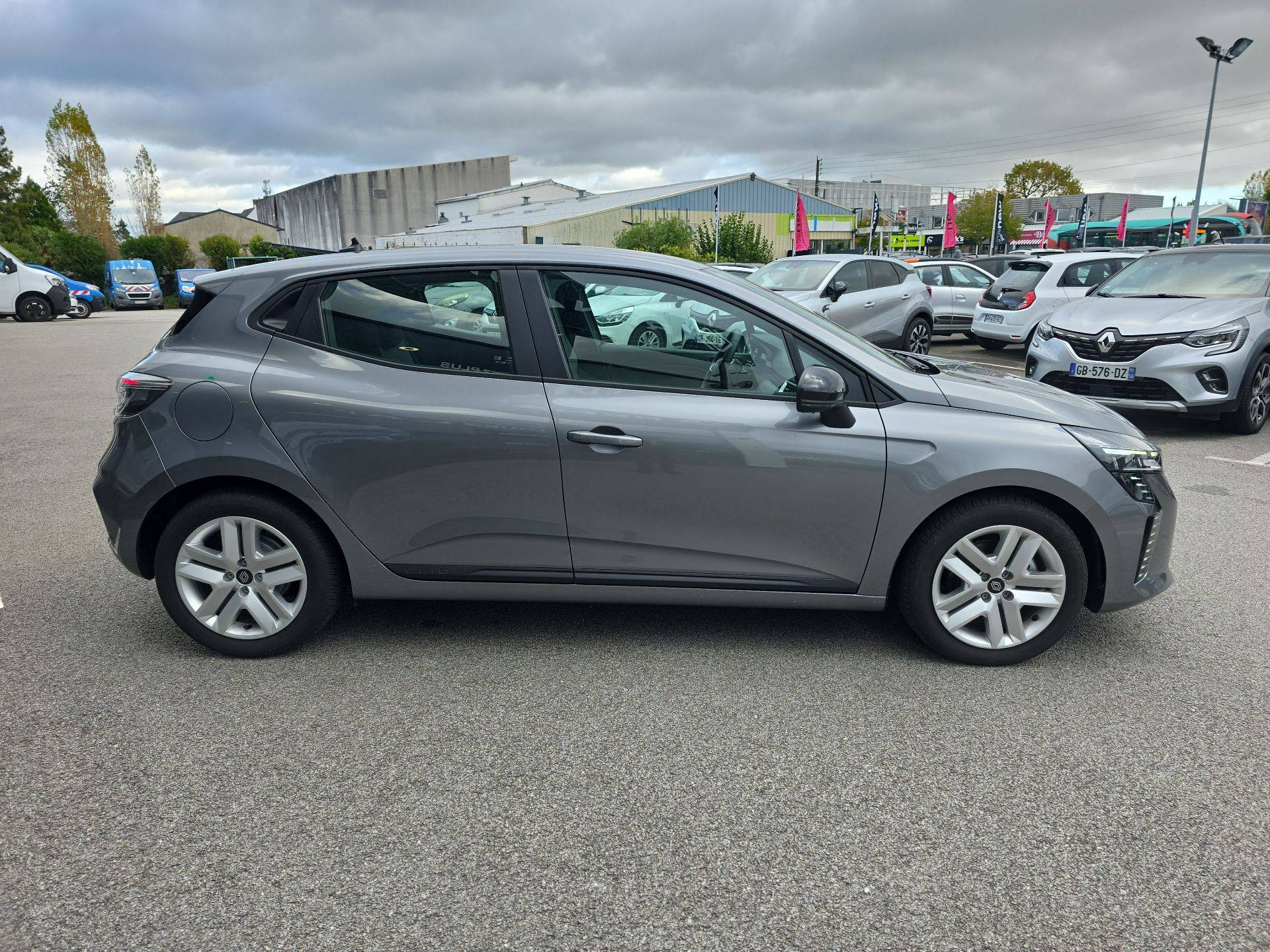 Vente en ligne Renault Clio 5 Clio E-Tech full hybrid 145 ch GSR2 au prix de 20 990 €