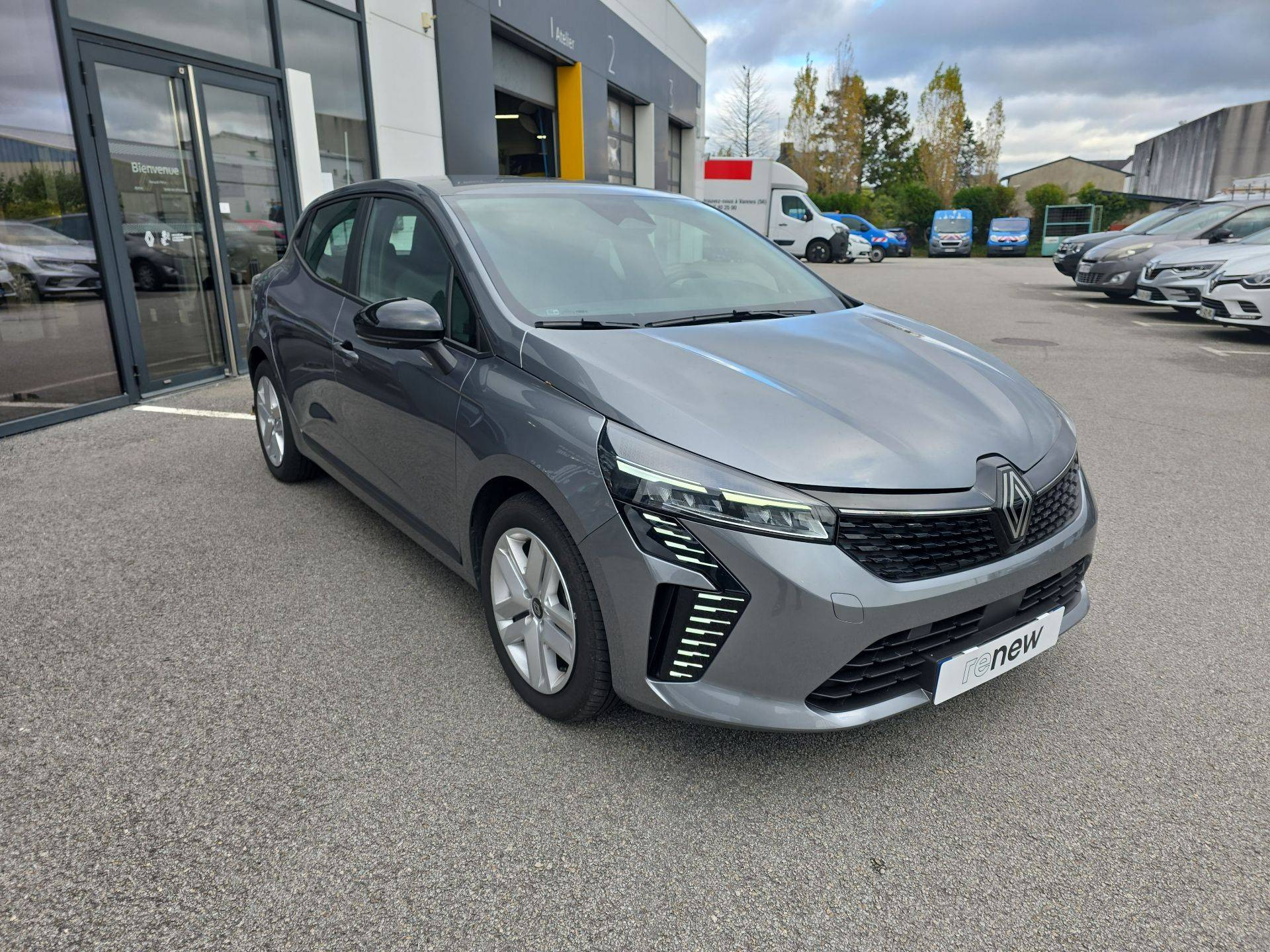 Vente en ligne Renault Clio 5 Clio E-Tech full hybrid 145 ch GSR2 au prix de 20 990 €