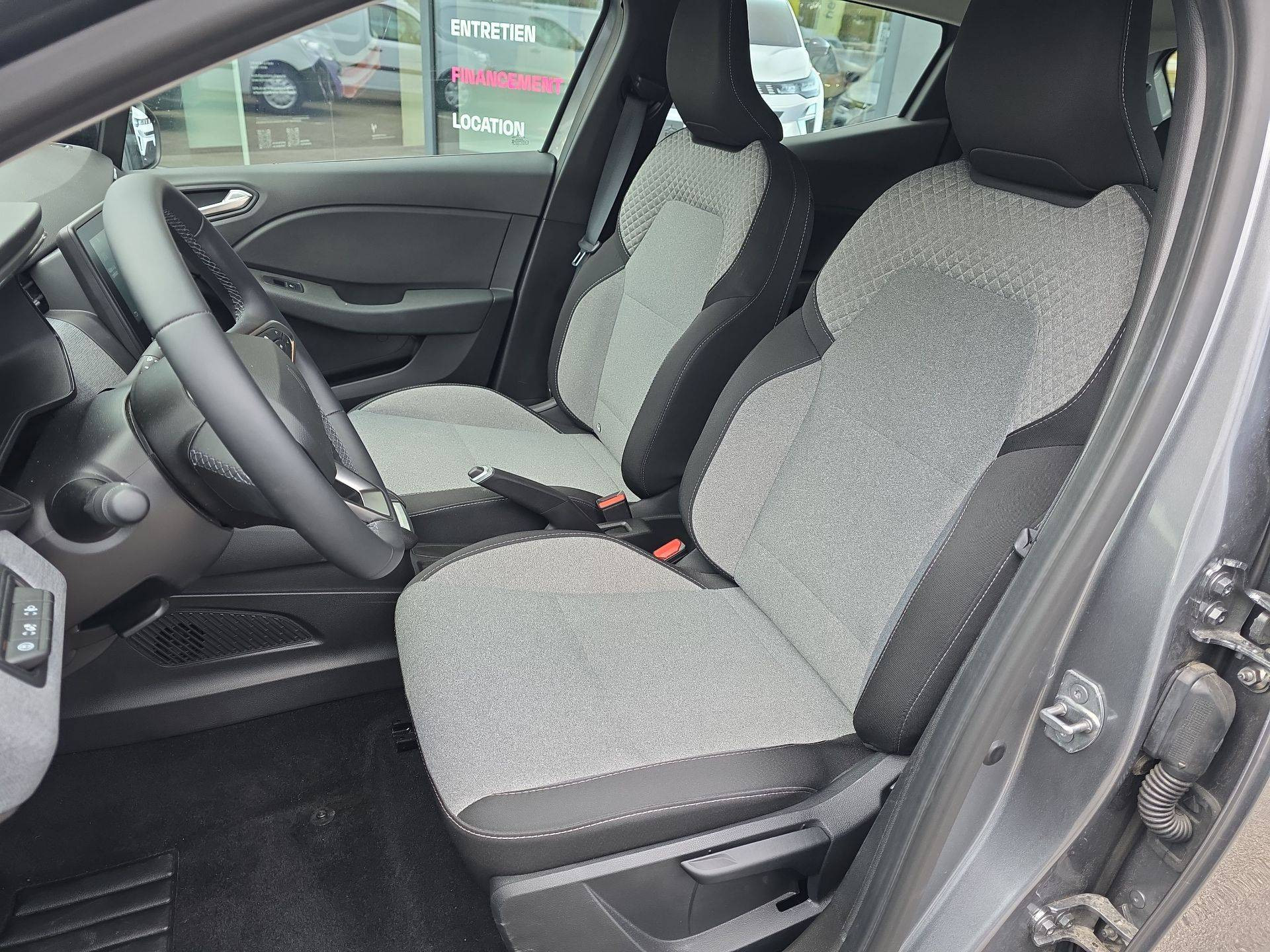 Vente en ligne Renault Clio 5 Clio E-Tech full hybrid 145 ch GSR2 au prix de 20 990 €