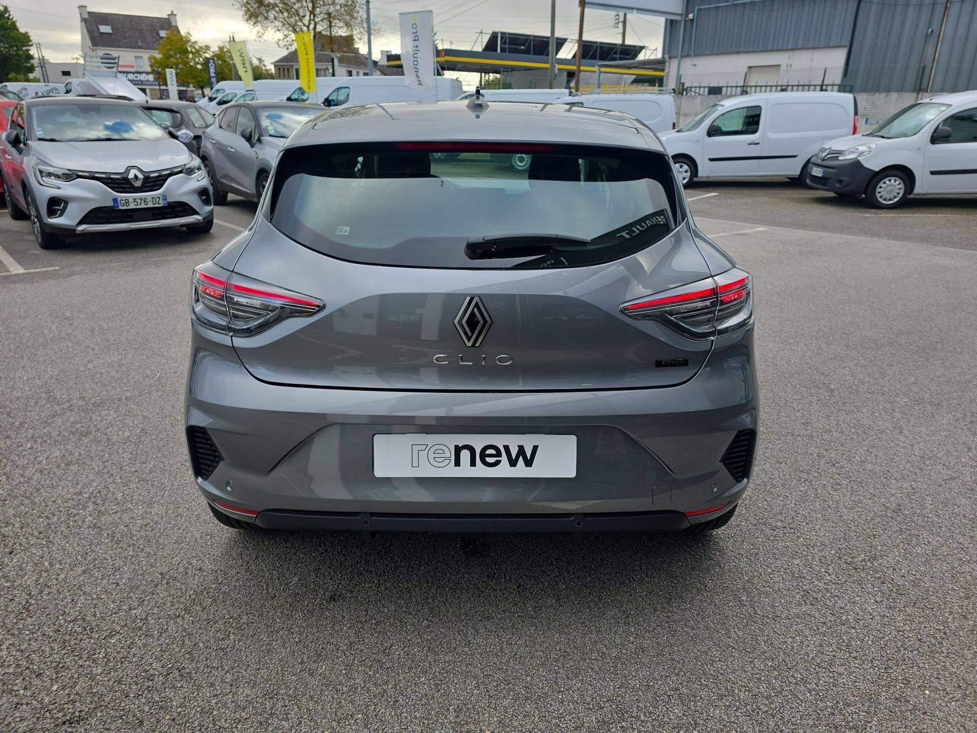 Vente en ligne Renault Clio 5 Clio E-Tech full hybrid 145 ch GSR2 au prix de 20 990 €