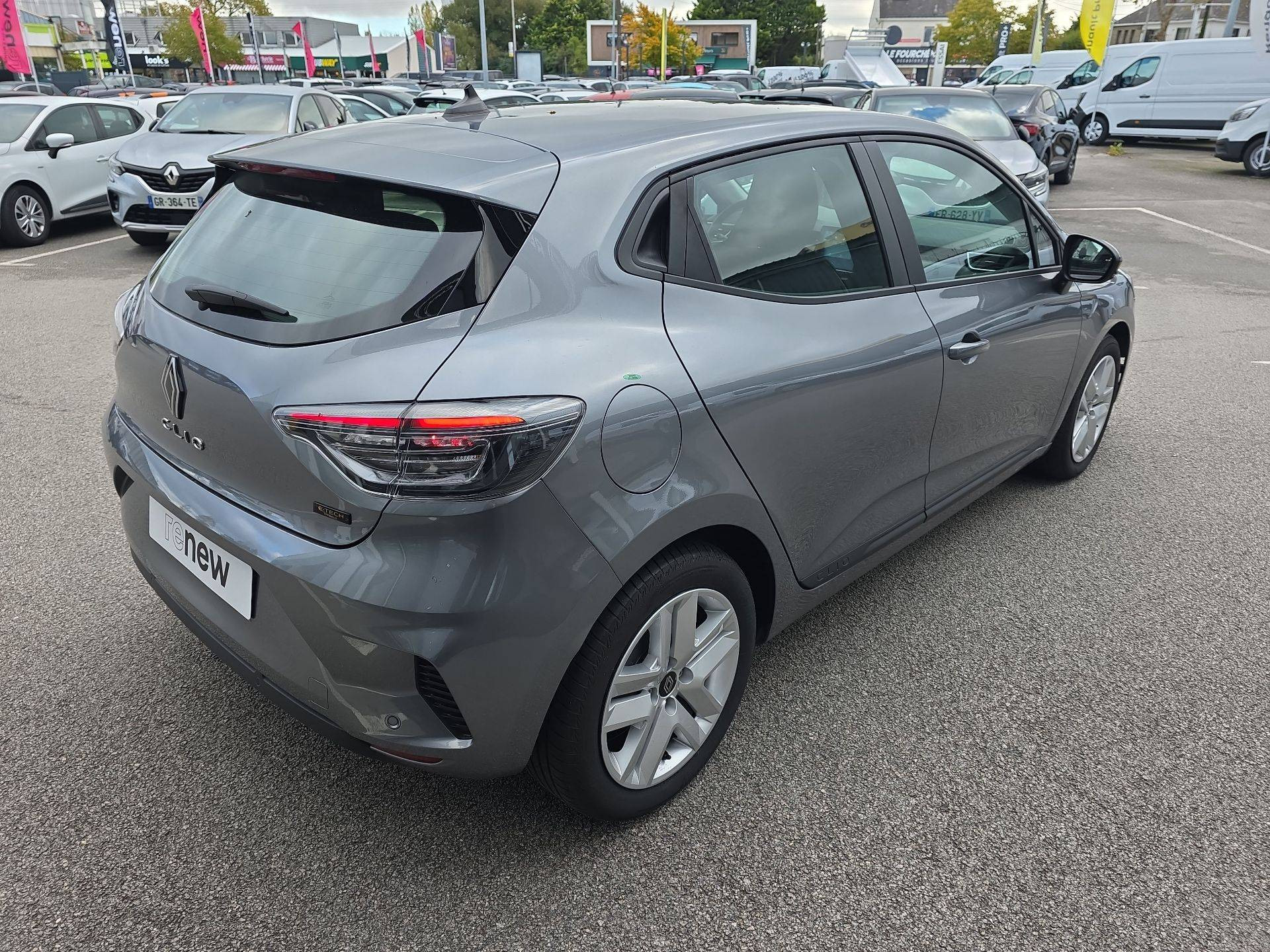 Vente en ligne Renault Clio 5 Clio E-Tech full hybrid 145 ch GSR2 au prix de 20 990 €