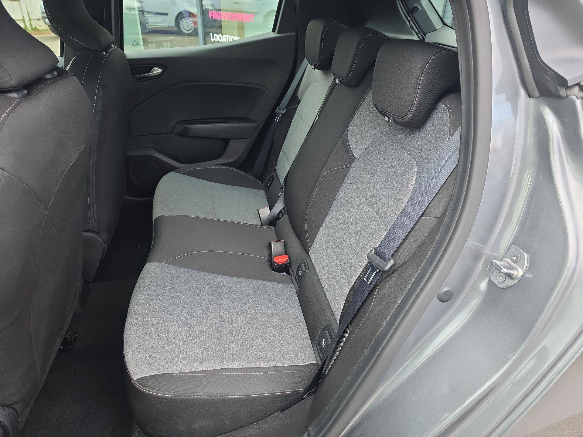 Vente en ligne Renault Clio 5 Clio E-Tech full hybrid 145 ch GSR2 au prix de 20 990 €