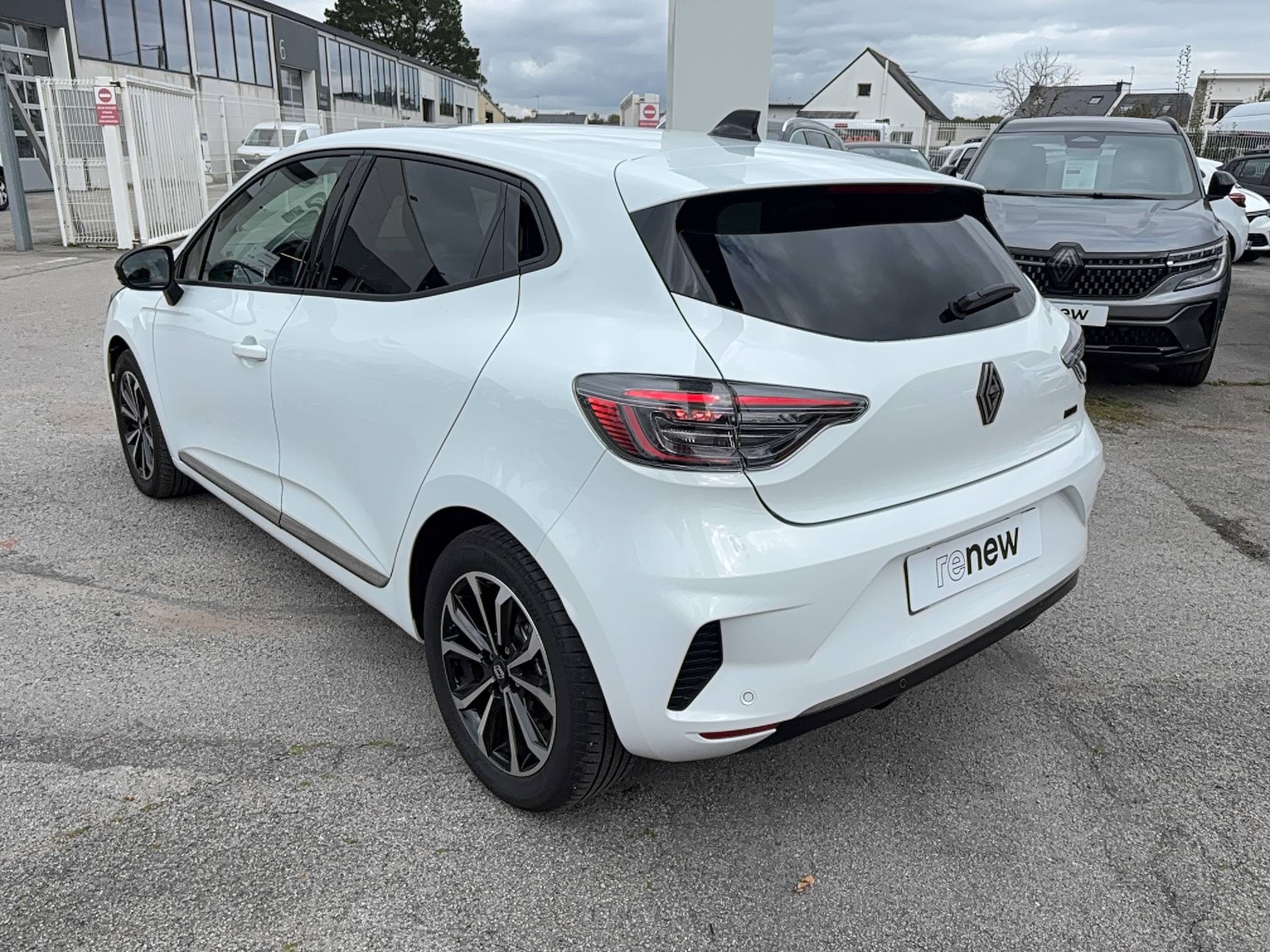 Vente en ligne Renault Clio 5 Clio E-Tech full hybrid 145 ch GSR2 au prix de 21 990 €