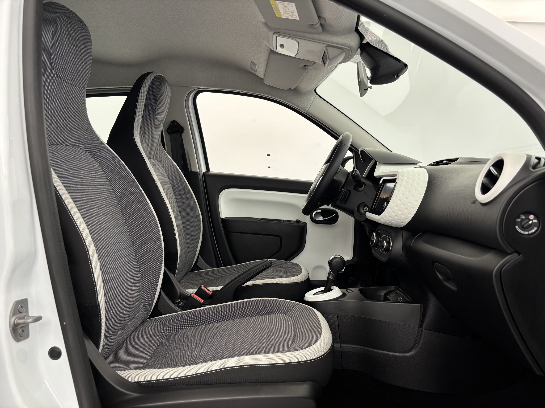 Vente en ligne Renault Twingo Electrique Twingo III E-Tech au prix de 10 290 €