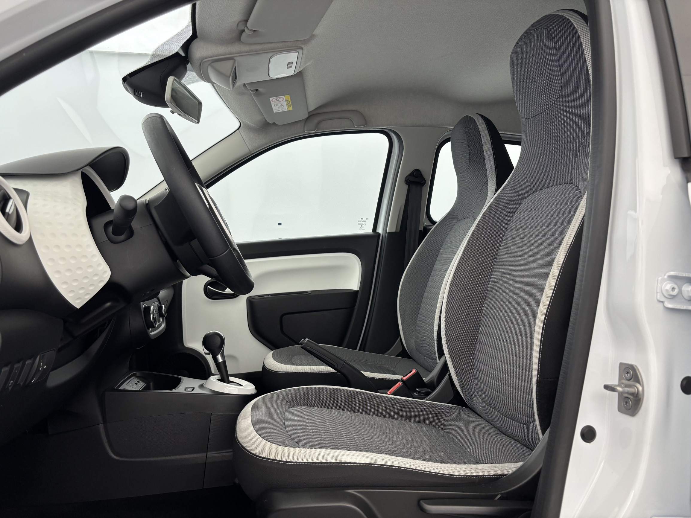 Vente en ligne Renault Twingo Electrique Twingo III E-Tech au prix de 10 290 €