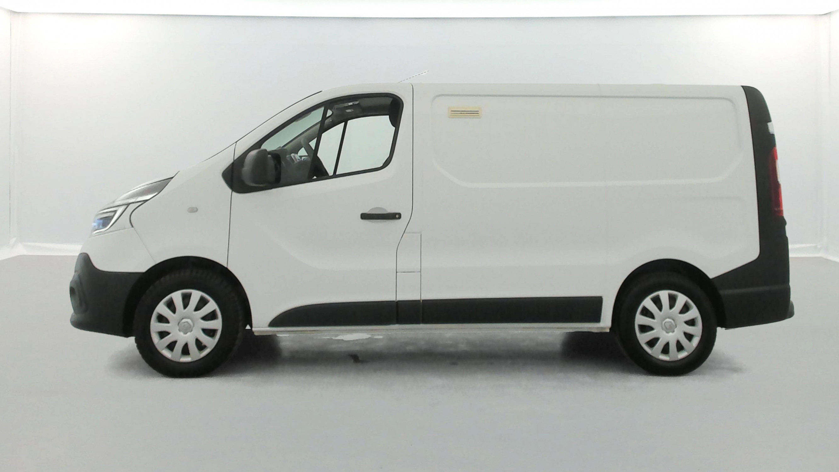 Vente en ligne Renault Trafic 3 Fourgon TRAFIC FGN L1H1 1200 KG DCI 120 au prix de 18 690 €