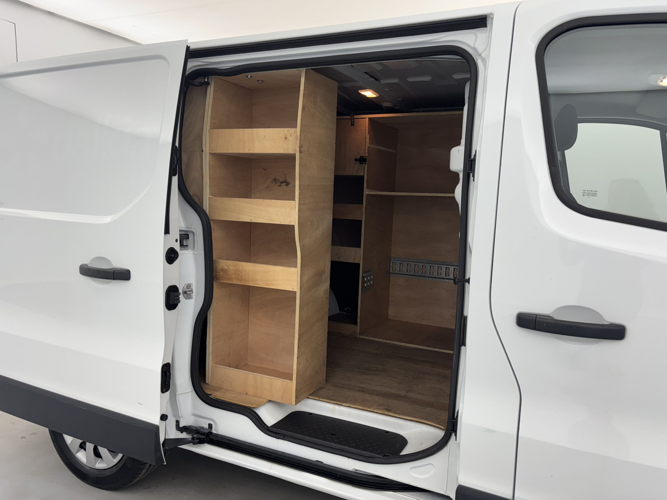 Vente en ligne Renault Trafic 3 Fourgon TRAFIC FGN L1H1 1200 KG DCI 120 au prix de 18 690 €