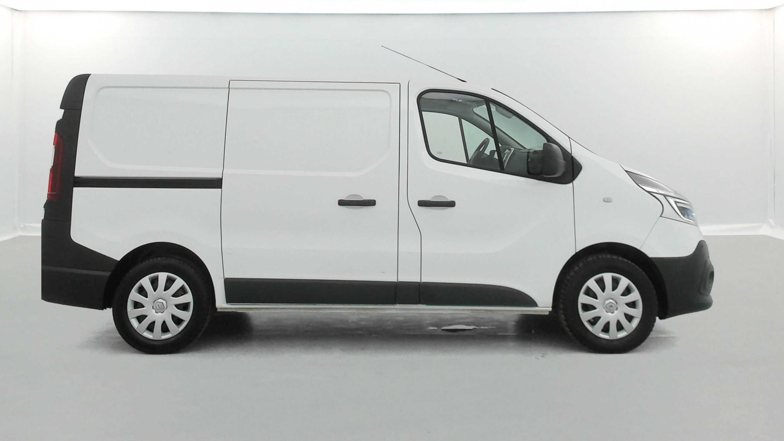 Vente en ligne Renault Trafic 3 Fourgon TRAFIC FGN L1H1 1200 KG DCI 120 au prix de 18 690 €