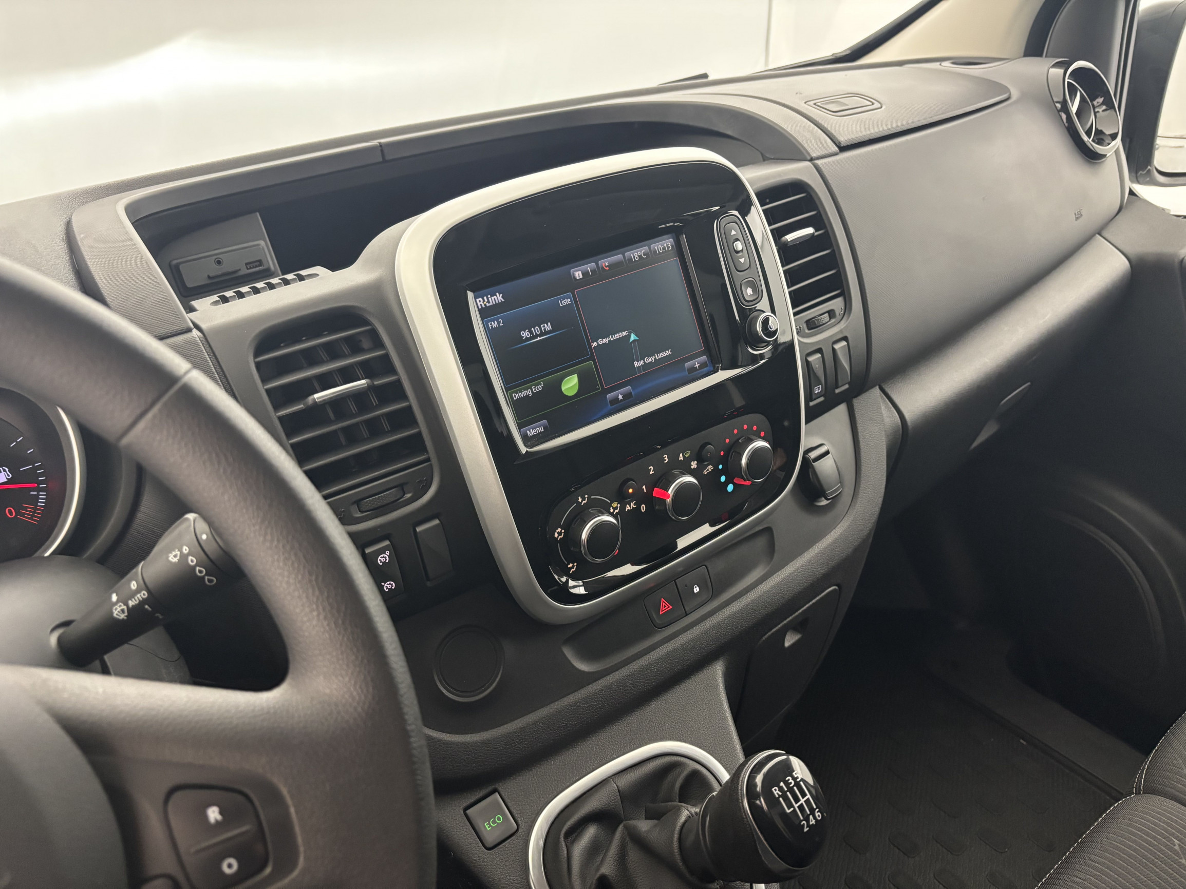 Vente en ligne Renault Trafic 3 Fourgon TRAFIC FGN L1H1 1200 KG DCI 120 au prix de 18 690 €