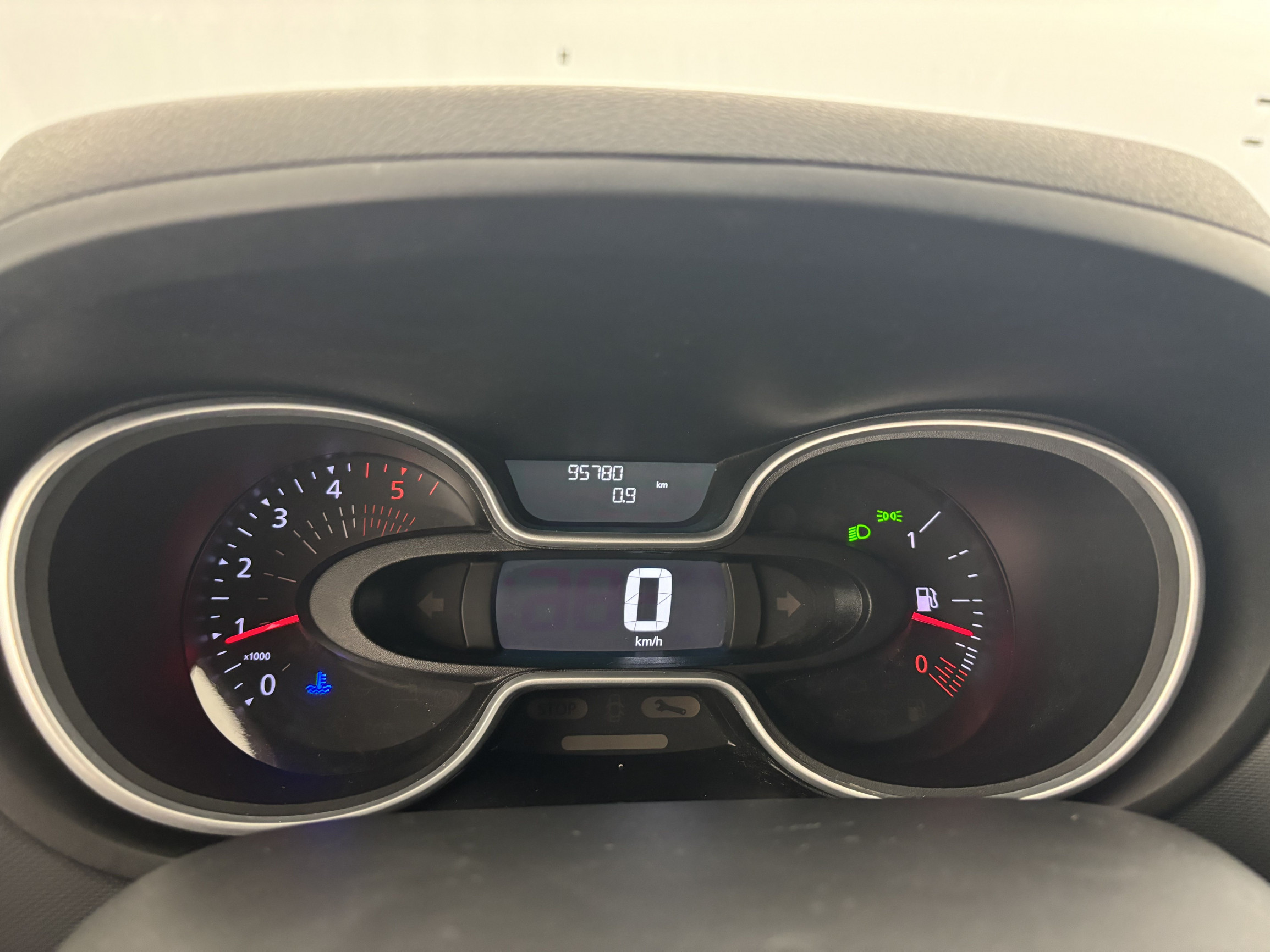 Vente en ligne Renault Trafic 3 Fourgon TRAFIC FGN L1H1 1200 KG DCI 120 au prix de 18 690 €