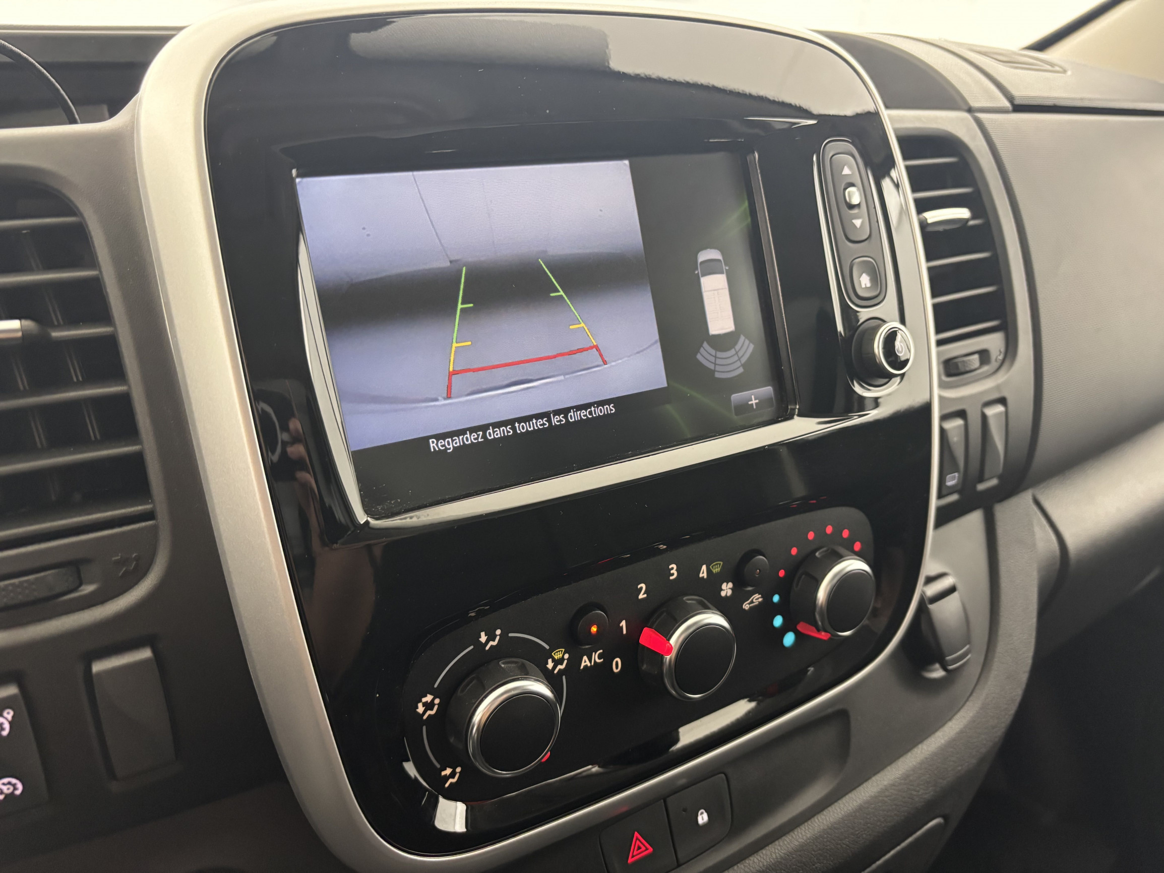 Vente en ligne Renault Trafic 3 Fourgon TRAFIC FGN L1H1 1200 KG DCI 120 au prix de 18 690 €