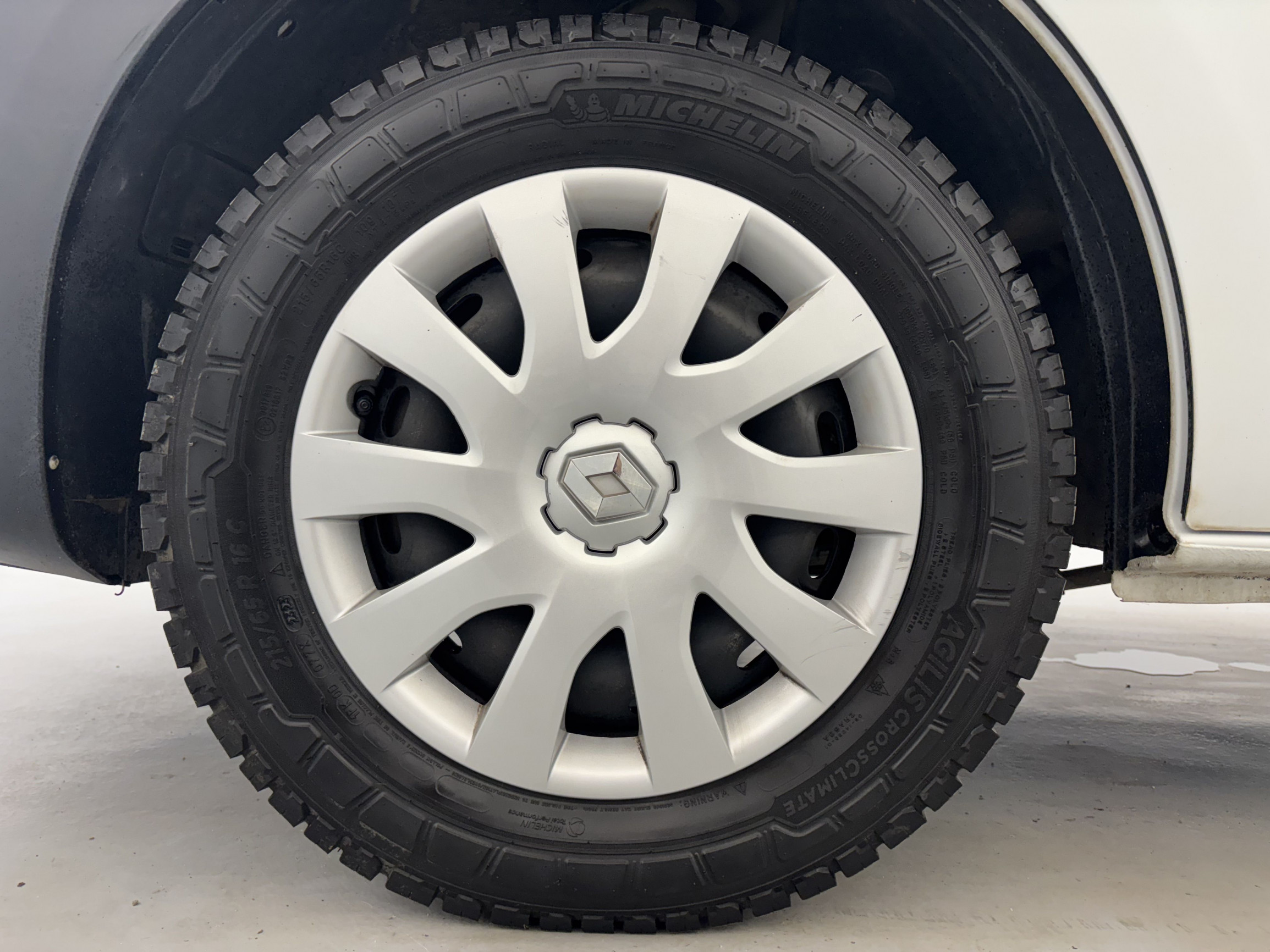 Vente en ligne Renault Trafic 3 Fourgon TRAFIC FGN L1H1 1200 KG DCI 120 au prix de 18 690 €