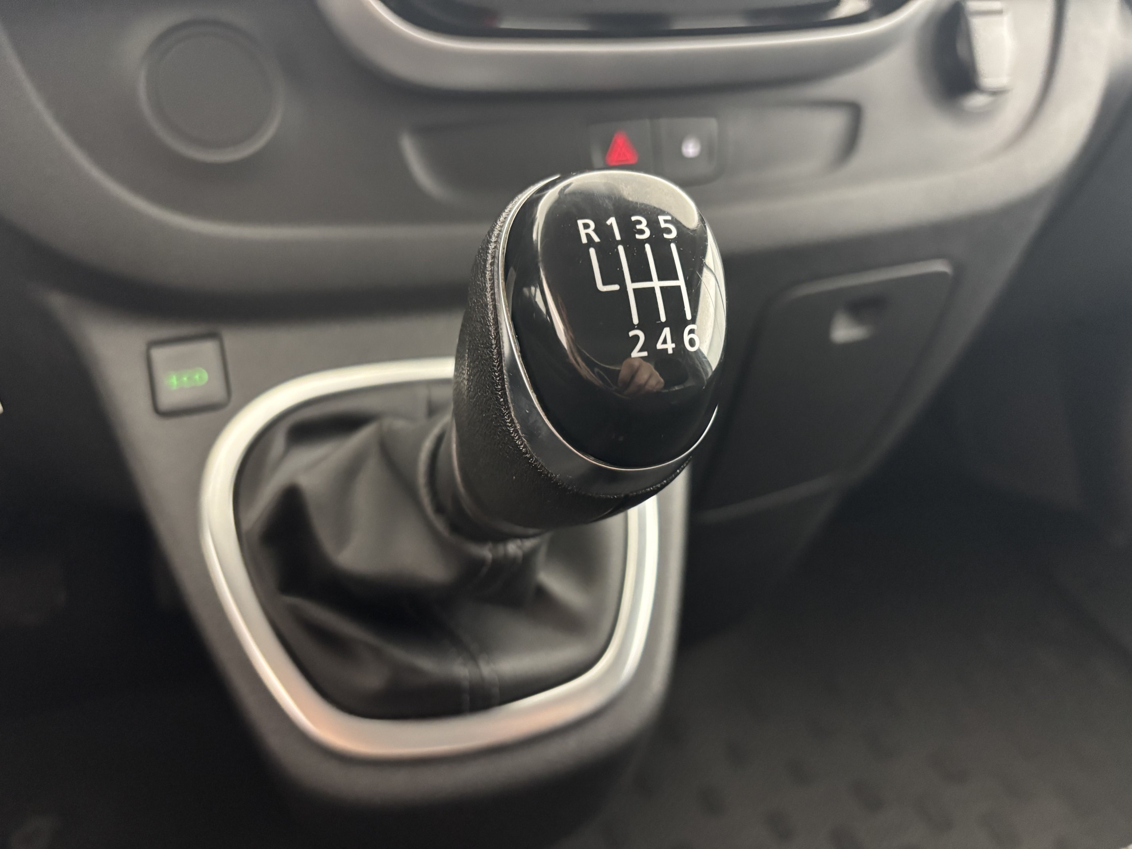 Vente en ligne Renault Trafic 3 Fourgon TRAFIC FGN L1H1 1200 KG DCI 120 au prix de 18 690 €