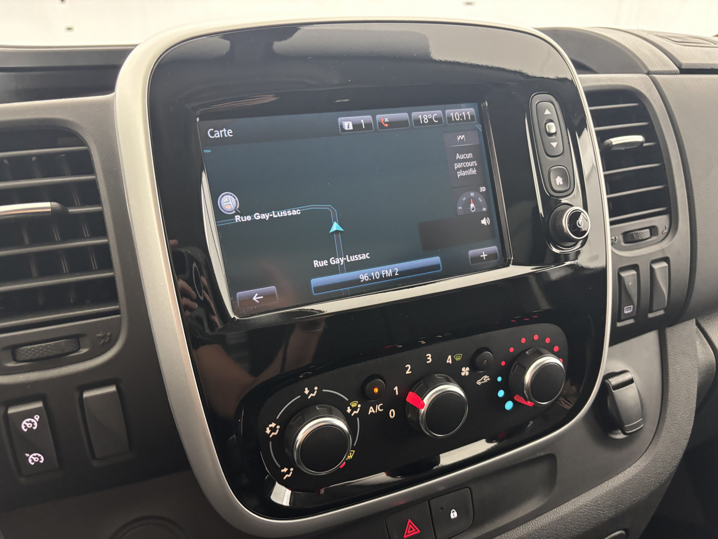 Vente en ligne Renault Trafic 3 Fourgon TRAFIC FGN L1H1 1200 KG DCI 120 au prix de 18 690 €