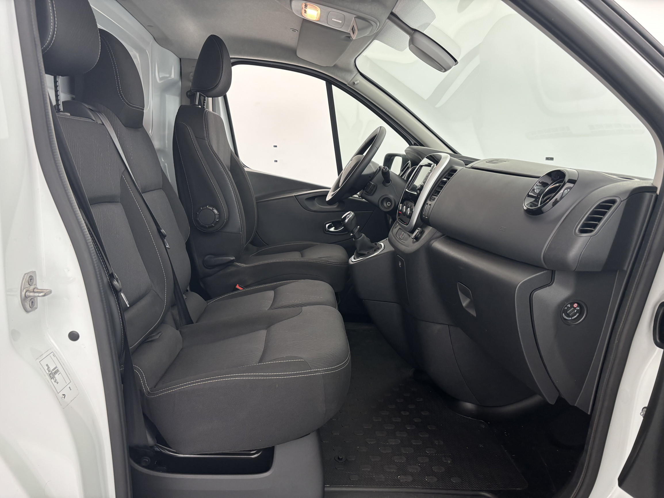 Vente en ligne Renault Trafic 3 Fourgon TRAFIC FGN L1H1 1200 KG DCI 120 au prix de 18 690 €