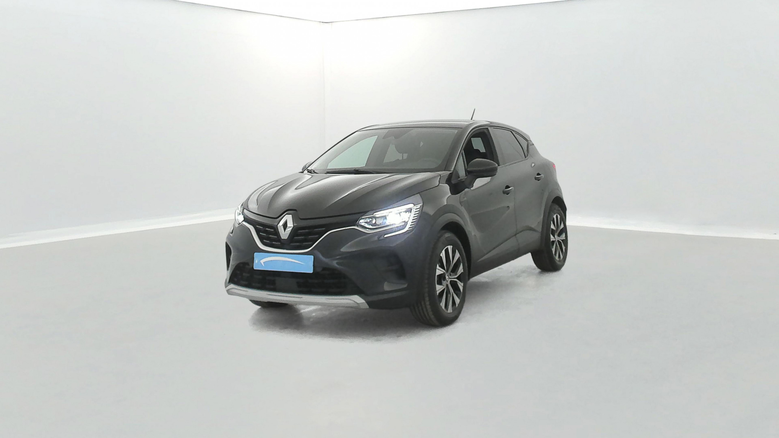Renault Captur  E-Tech full hybrid 145 occasion de 2023 en vente à Vannes