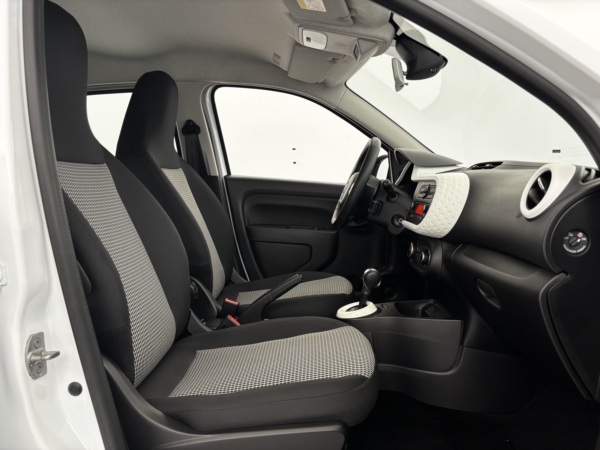 Vente en ligne Renault Twingo Electrique Twingo III E-Tech au prix de 10 390 €