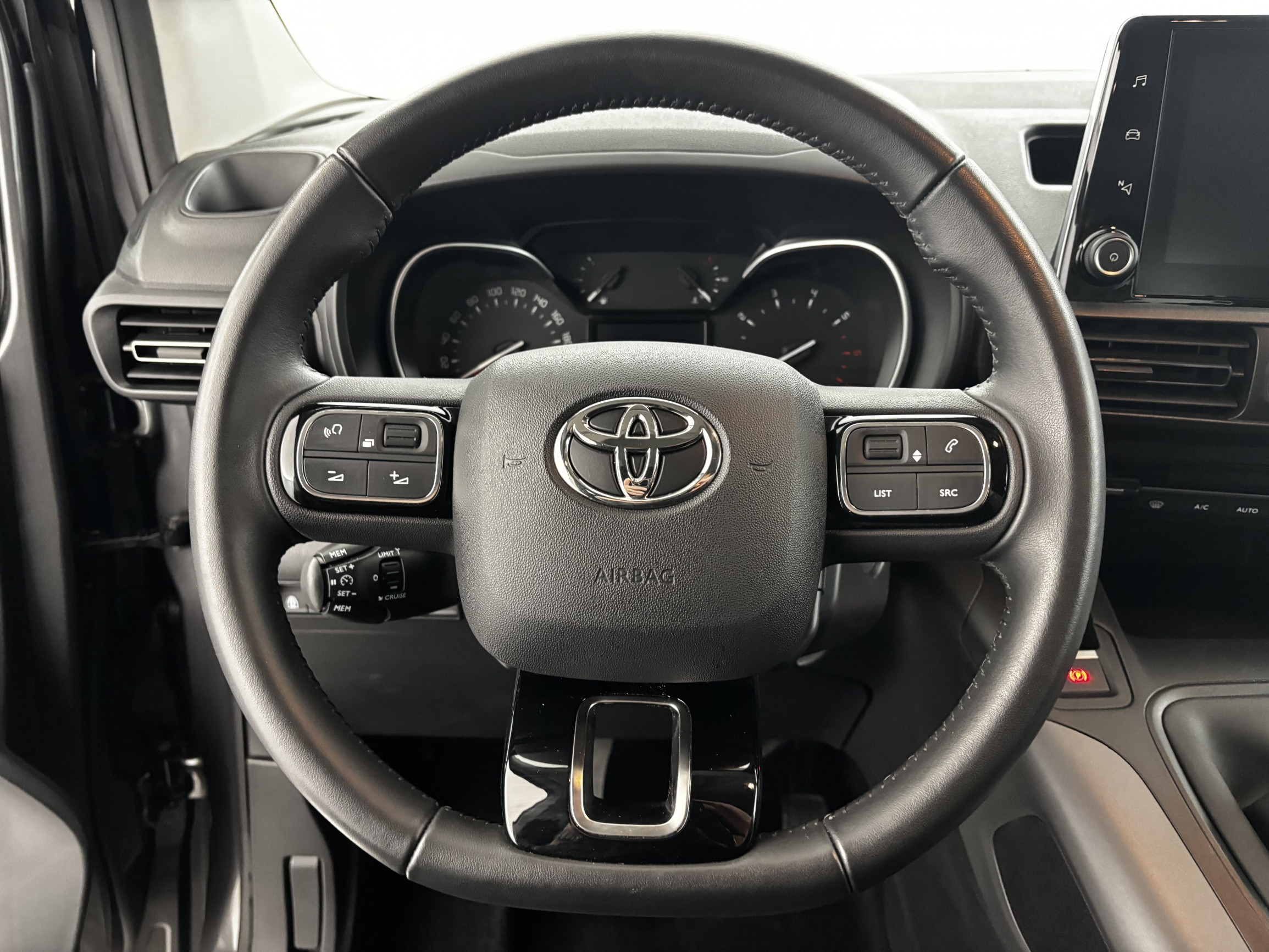 Vente en ligne Toyota Proace City Verso Proace City Verso Medium 1.2L 110 VVT-i BVM6 au prix de 22 390 €