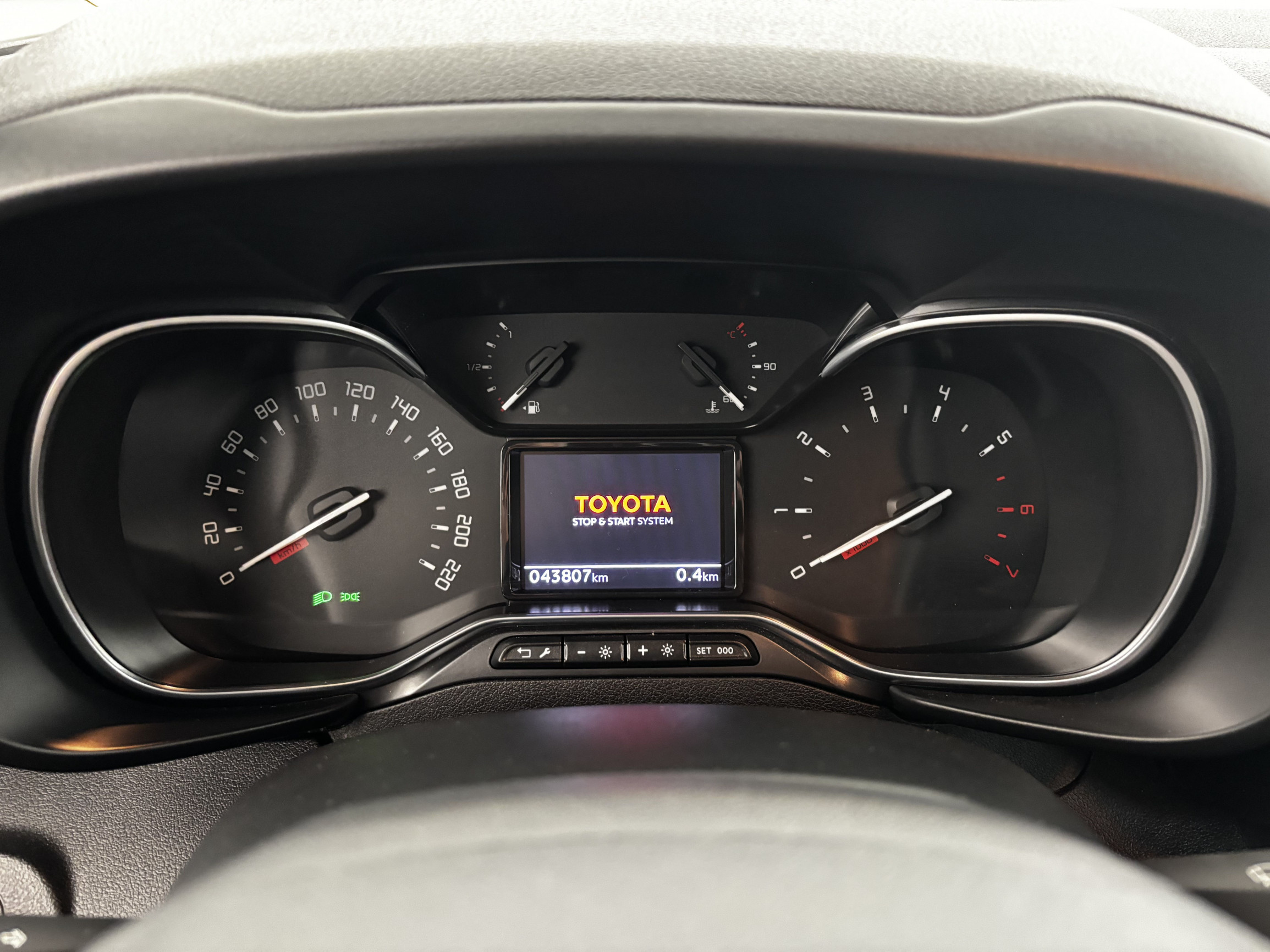 Vente en ligne Toyota Proace City Verso Proace City Verso Medium 1.2L 110 VVT-i BVM6 au prix de 22 390 €