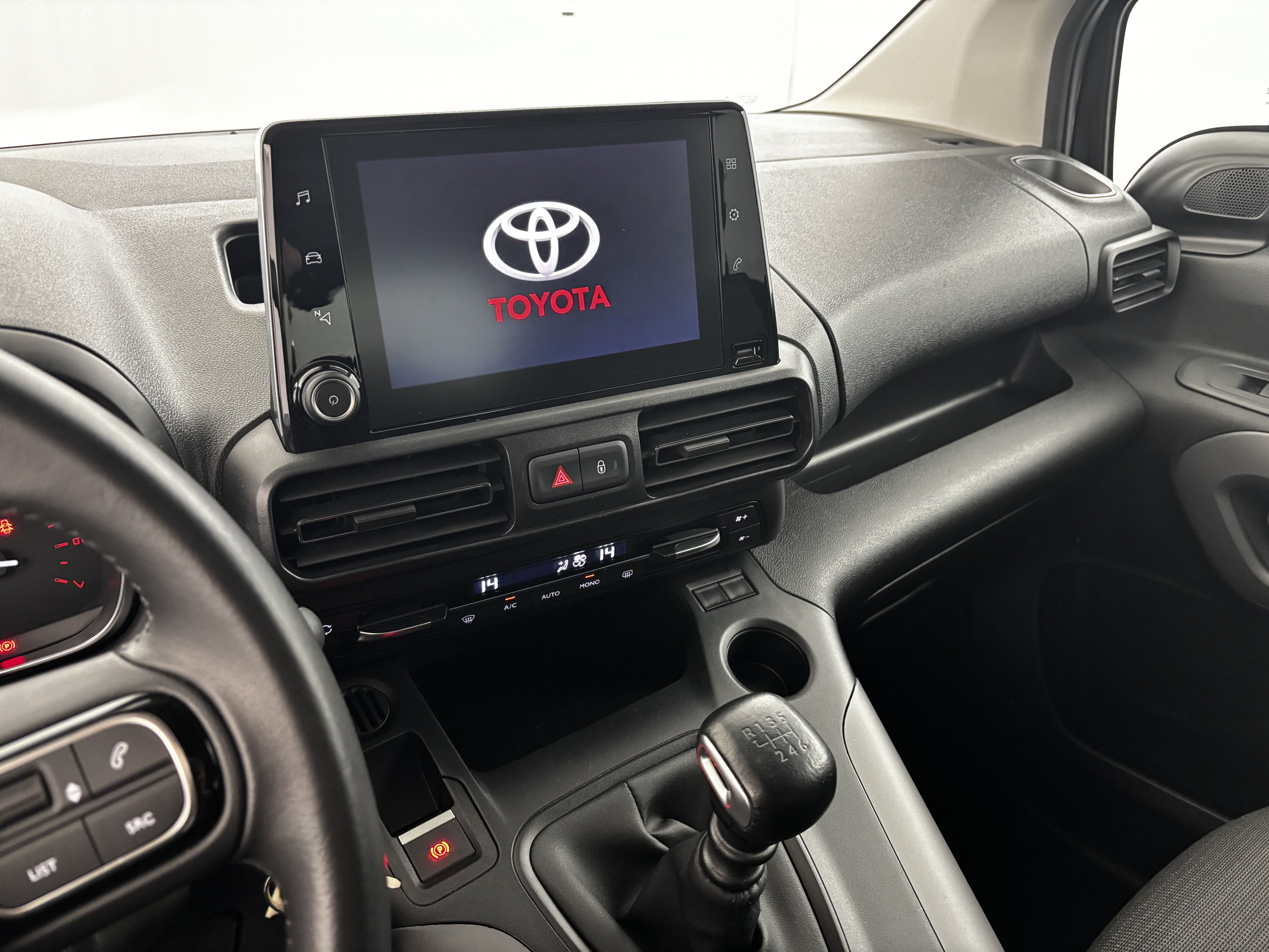 Vente en ligne Toyota Proace City Verso Proace City Verso Medium 1.2L 110 VVT-i BVM6 au prix de 22 390 €