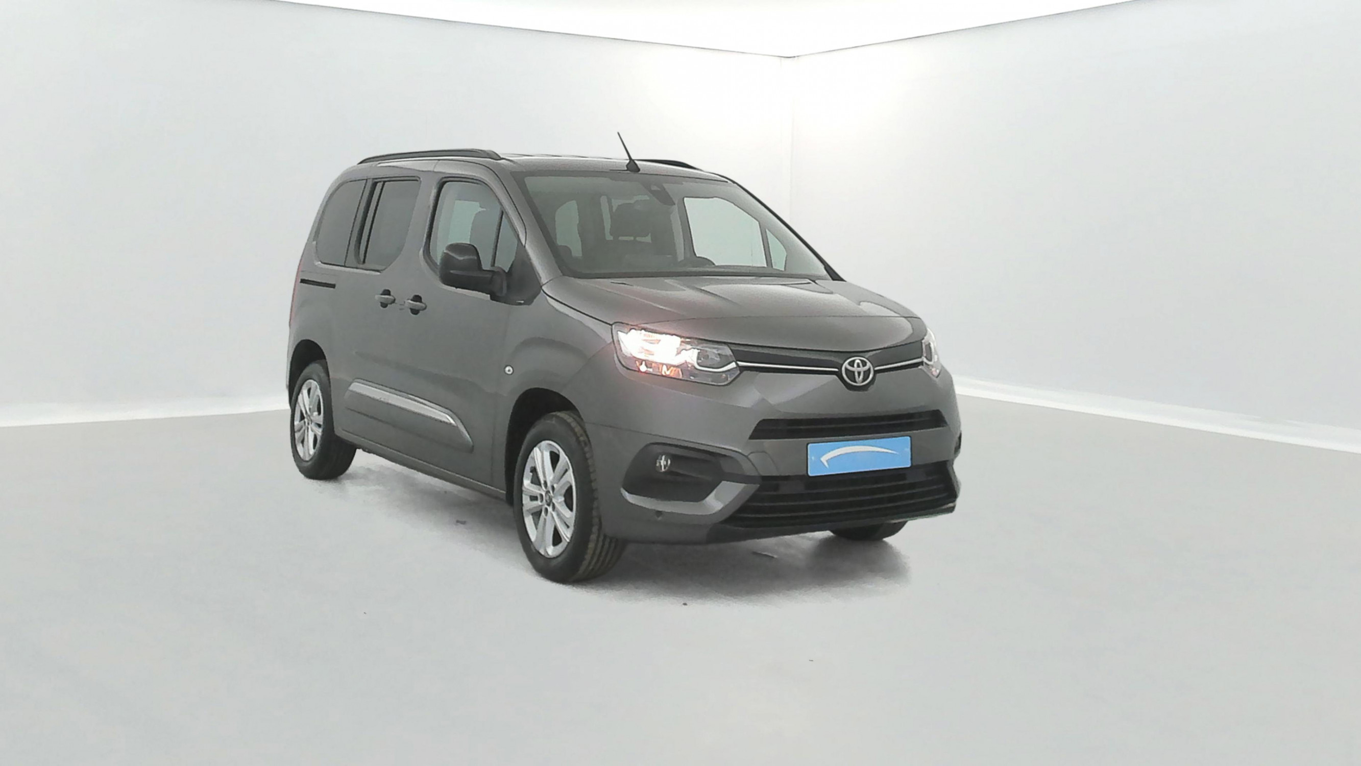Vente en ligne Toyota Proace City Verso Proace City Verso Medium 1.2L 110 VVT-i BVM6 au prix de 22 390 €