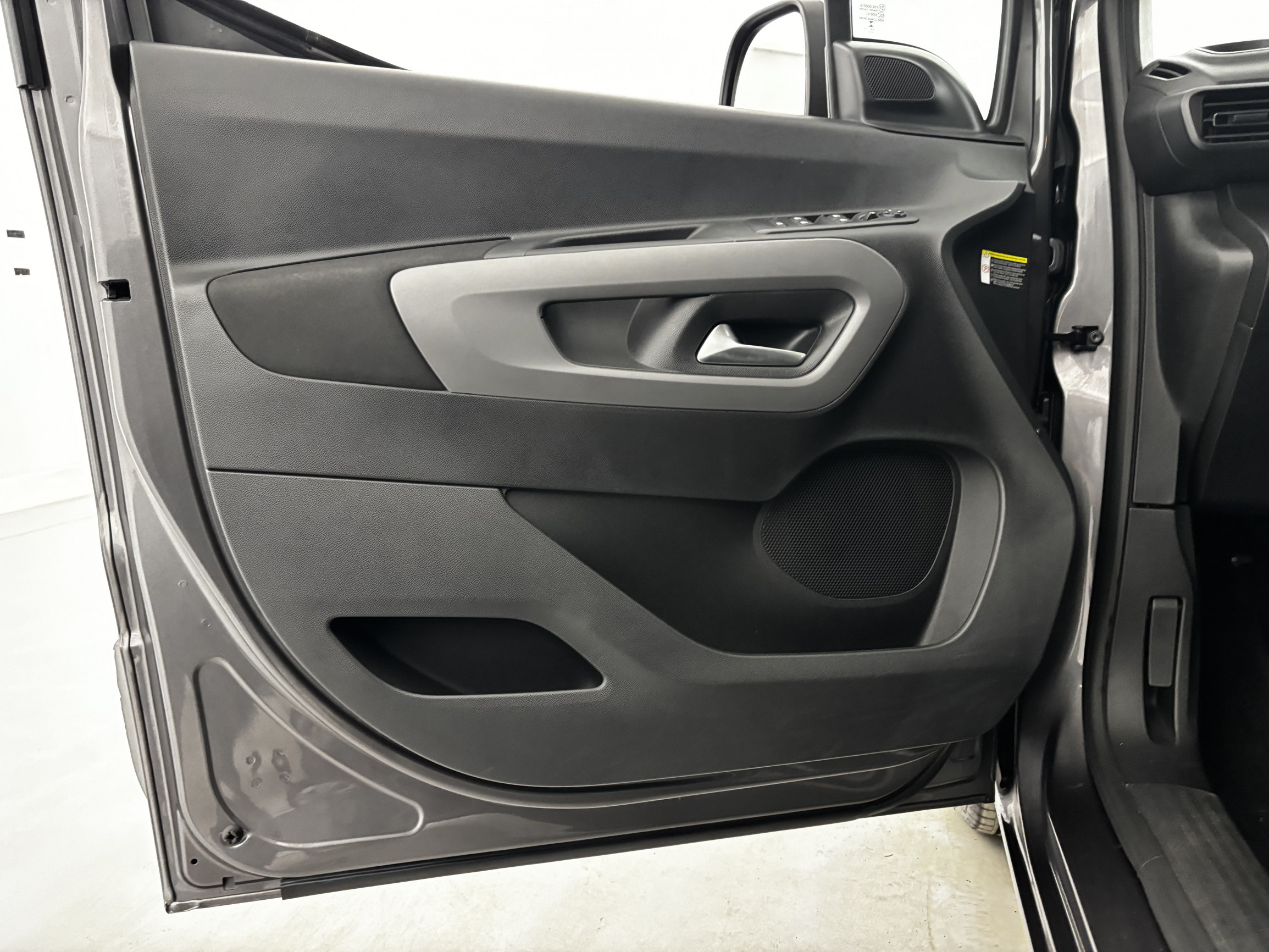 Vente en ligne Toyota Proace City Verso Proace City Verso Medium 1.2L 110 VVT-i BVM6 au prix de 22 390 €